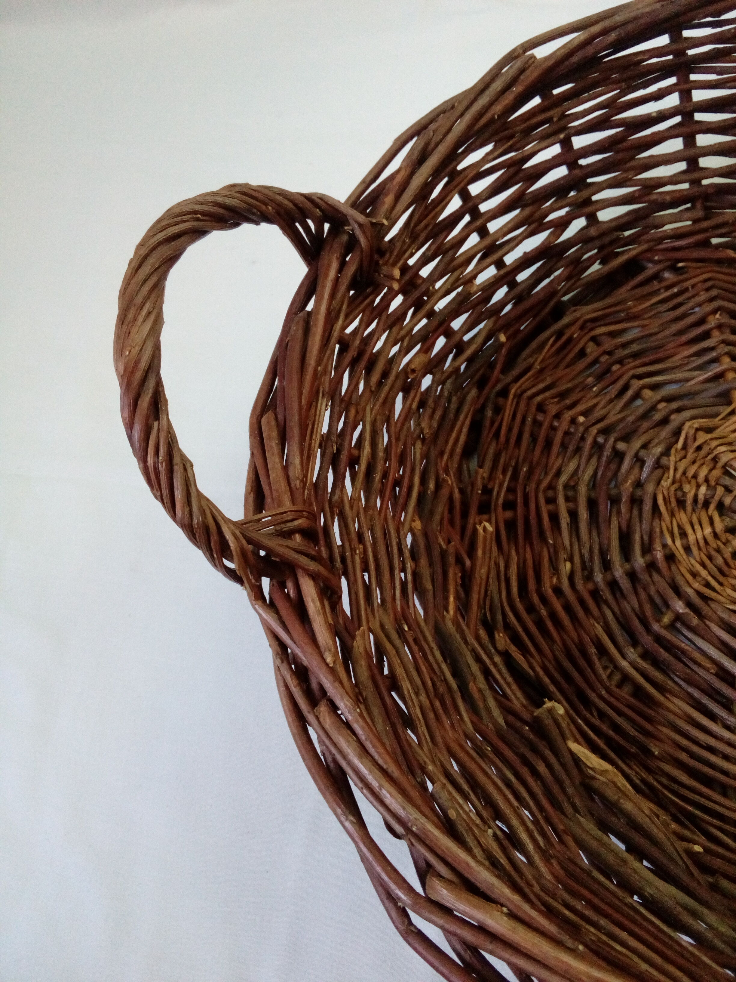 Wicker fruit basket with handles
