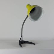 Lampe de table en métal jaune-vert, années 50