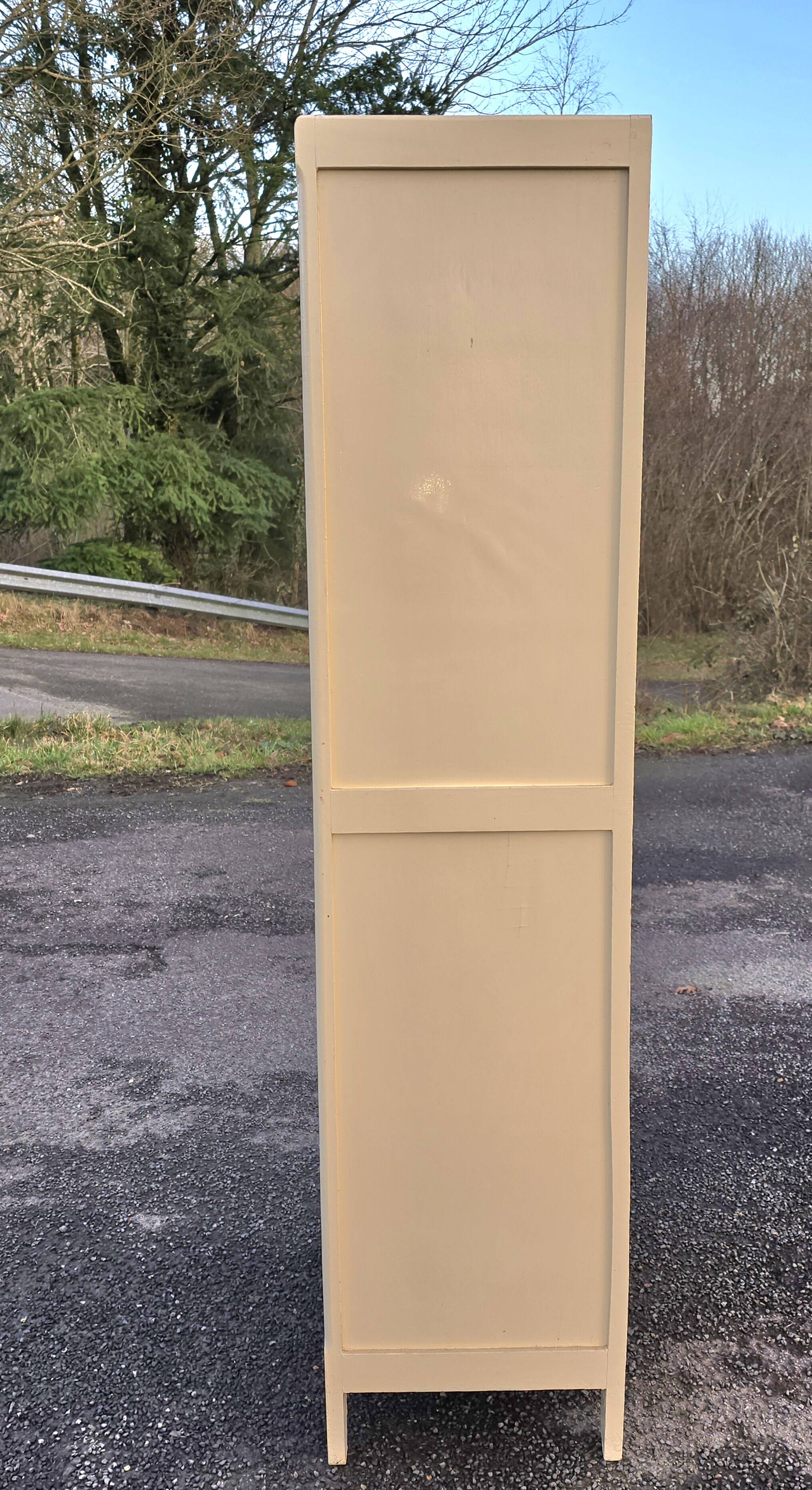 Vintage white Parisian bonnet