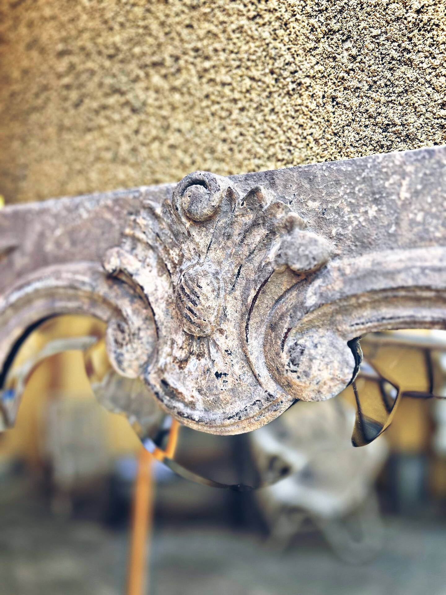 Grand miroir patiné – Esprit pierre ancienne