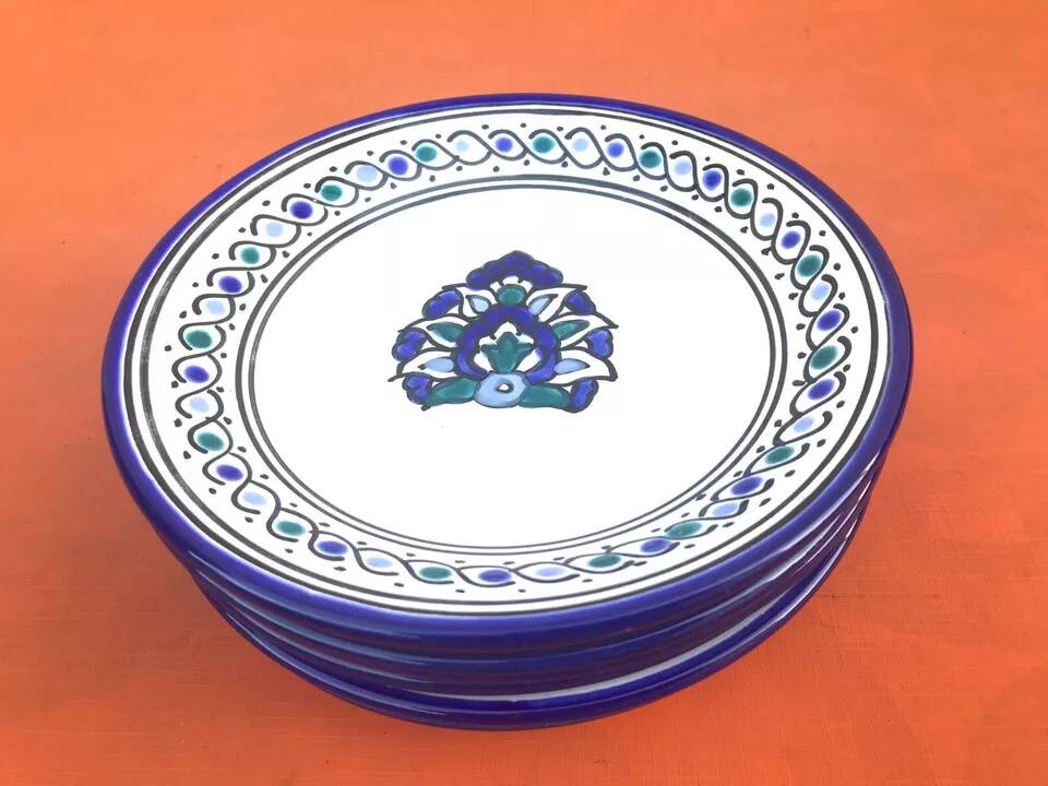 6 flat earthenware plates