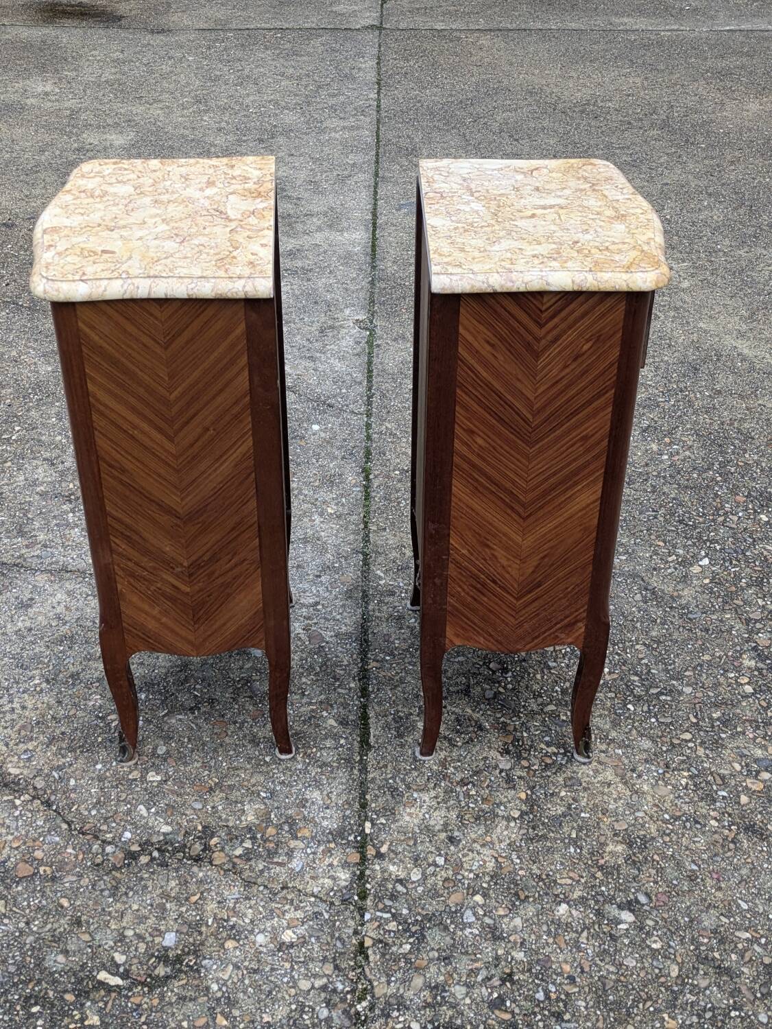 Pair of bedside tables / chest of drawers Vintage Louis XV style chest of drawers