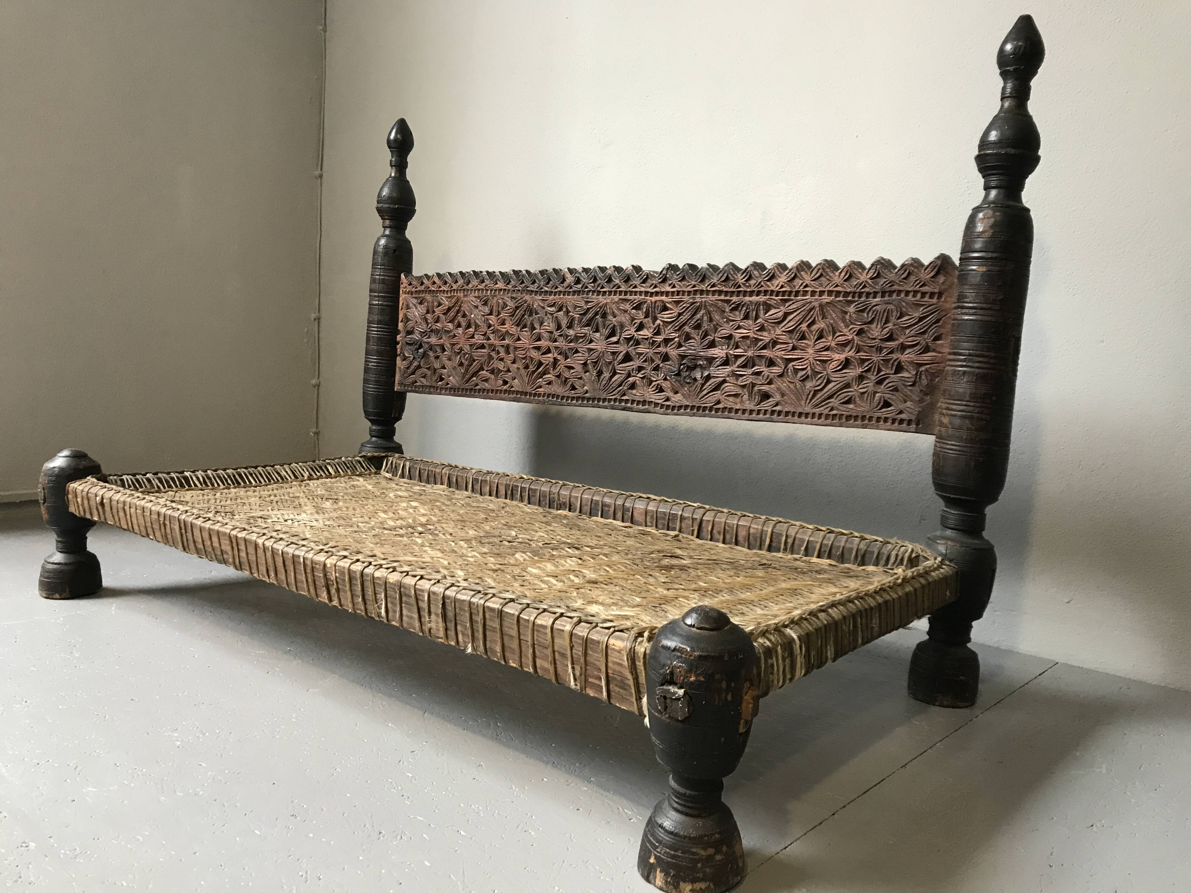 Nuristan Bench