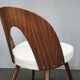 Ensemble de quatre chaises restaurées d'Antonin Suman des années 1960.