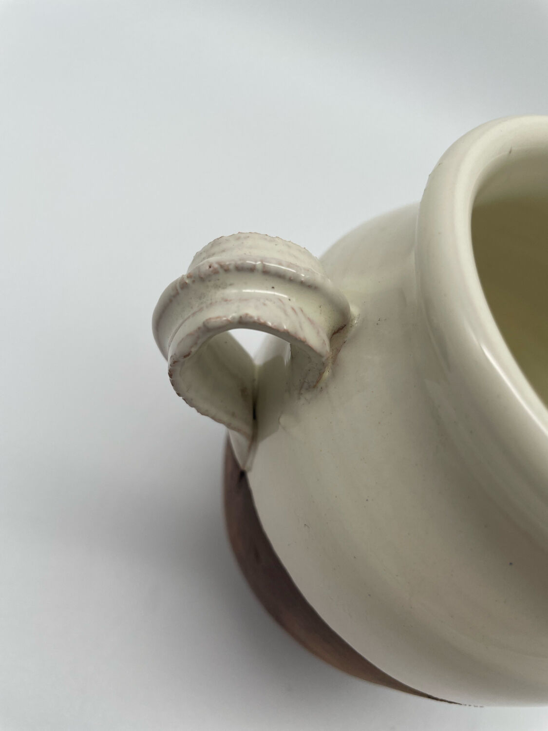 Grease pot, candied in glazed white terracotta