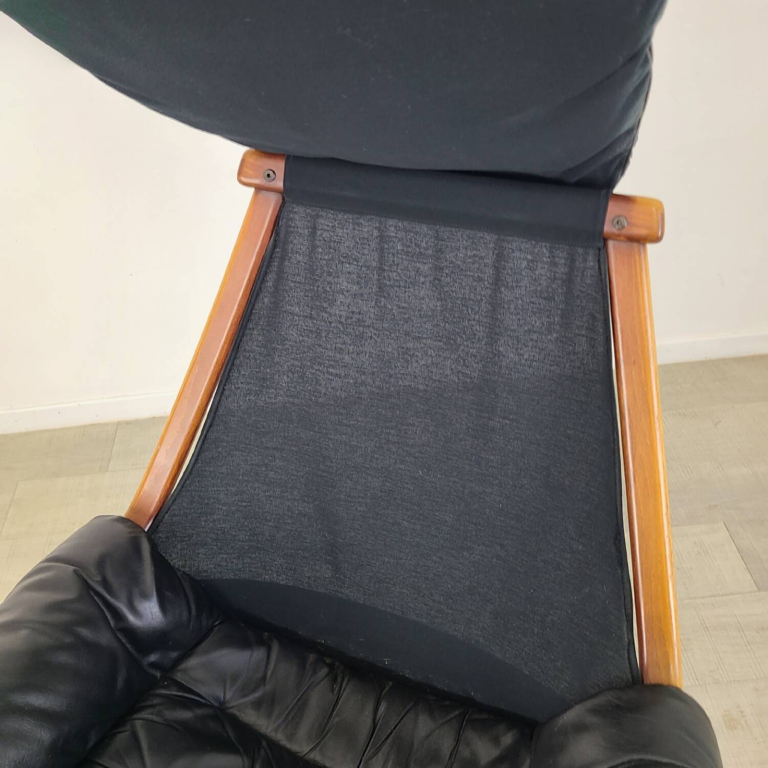 Fauteuil design scandinave cuir teck vintage Gote Mobler