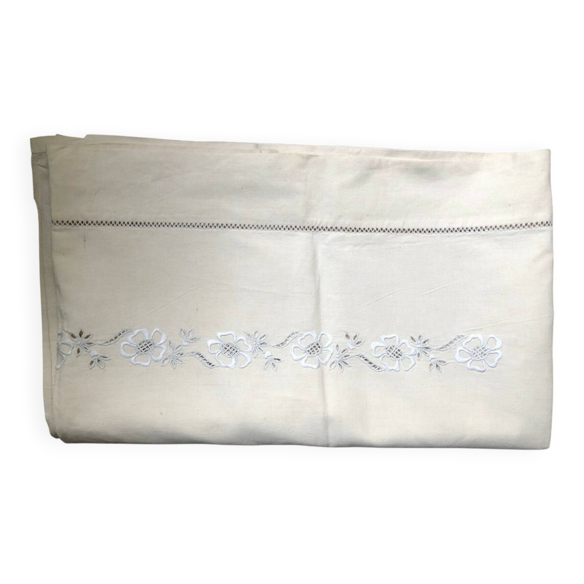 drap ancien brodé motif fleurs