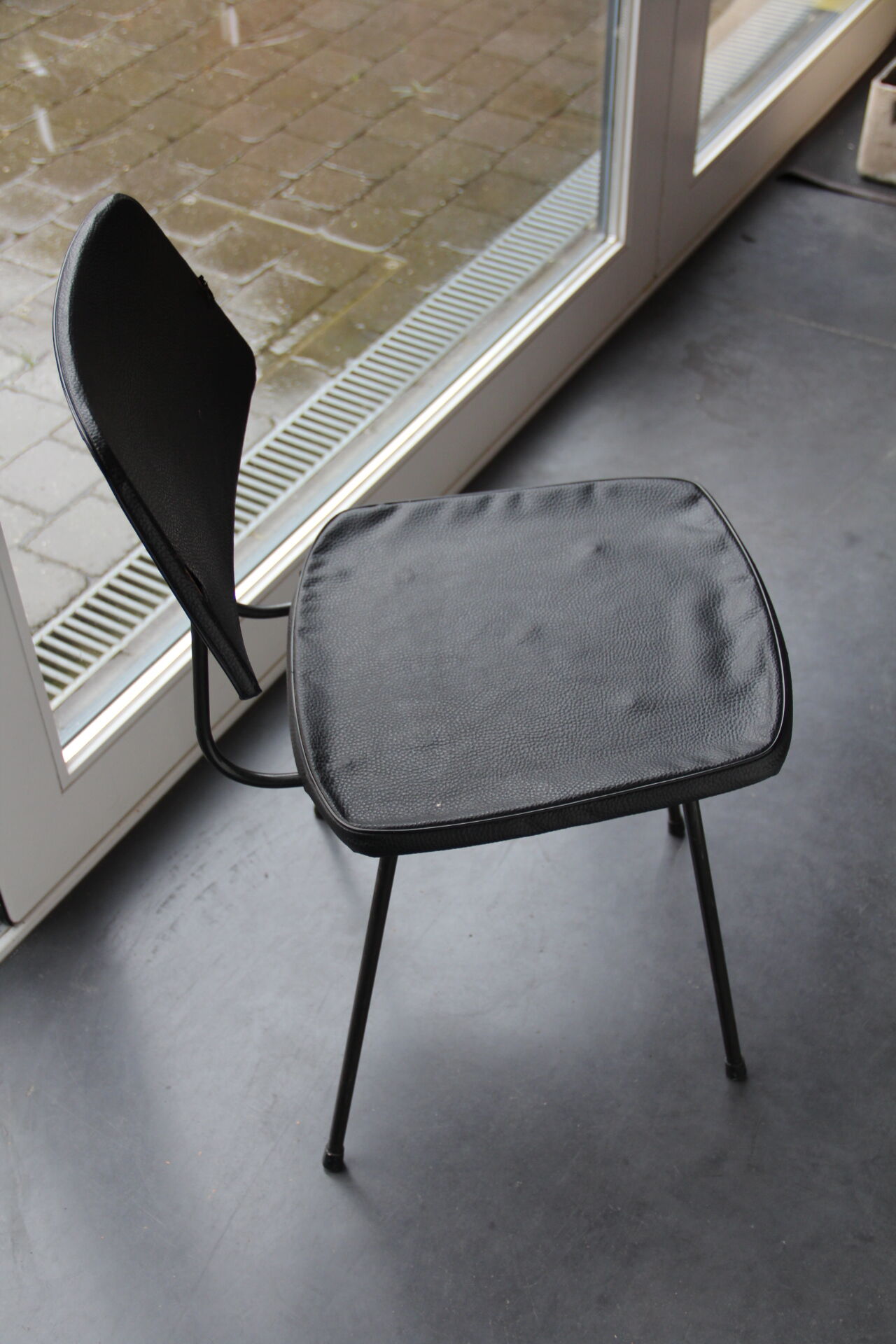 1960 metal tubing vinyl chair