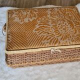 Old Wicker sewing box and scoubidou, vintage