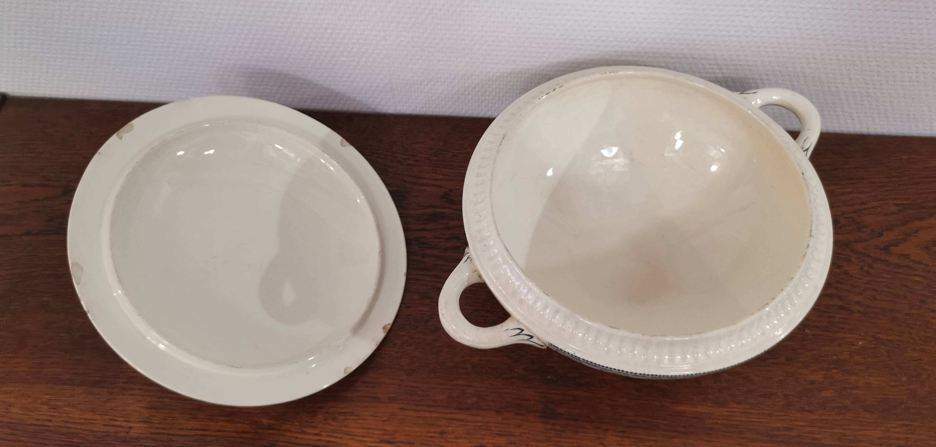 Iron earth tureen ec Salins, Louis XVI garlands