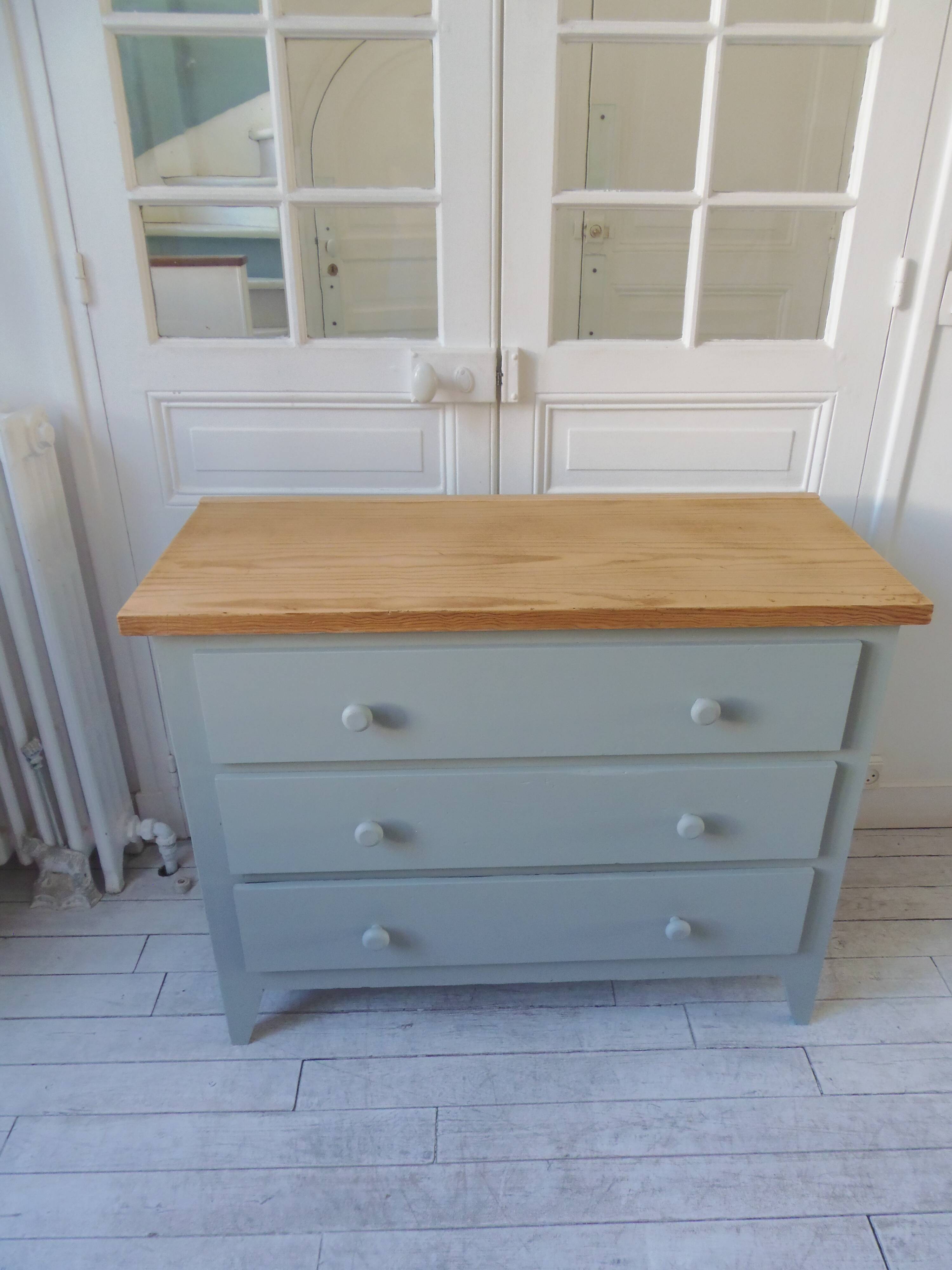Re-enchanted chest of drawers in verdigris, wooden top protected by varnish. 3 t furniture