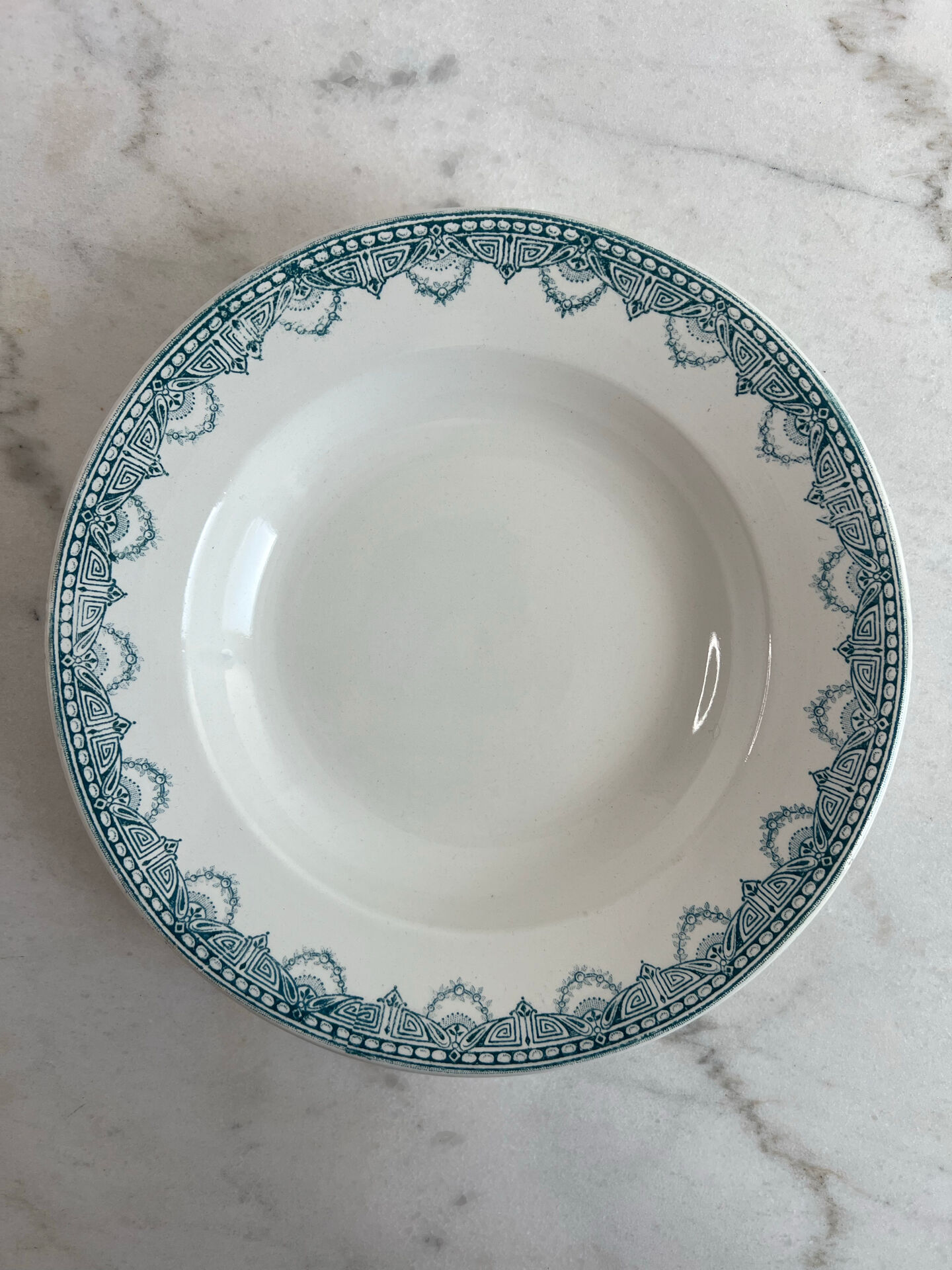 Set of 5 mismatched deep plates in earthenware and stoneware.