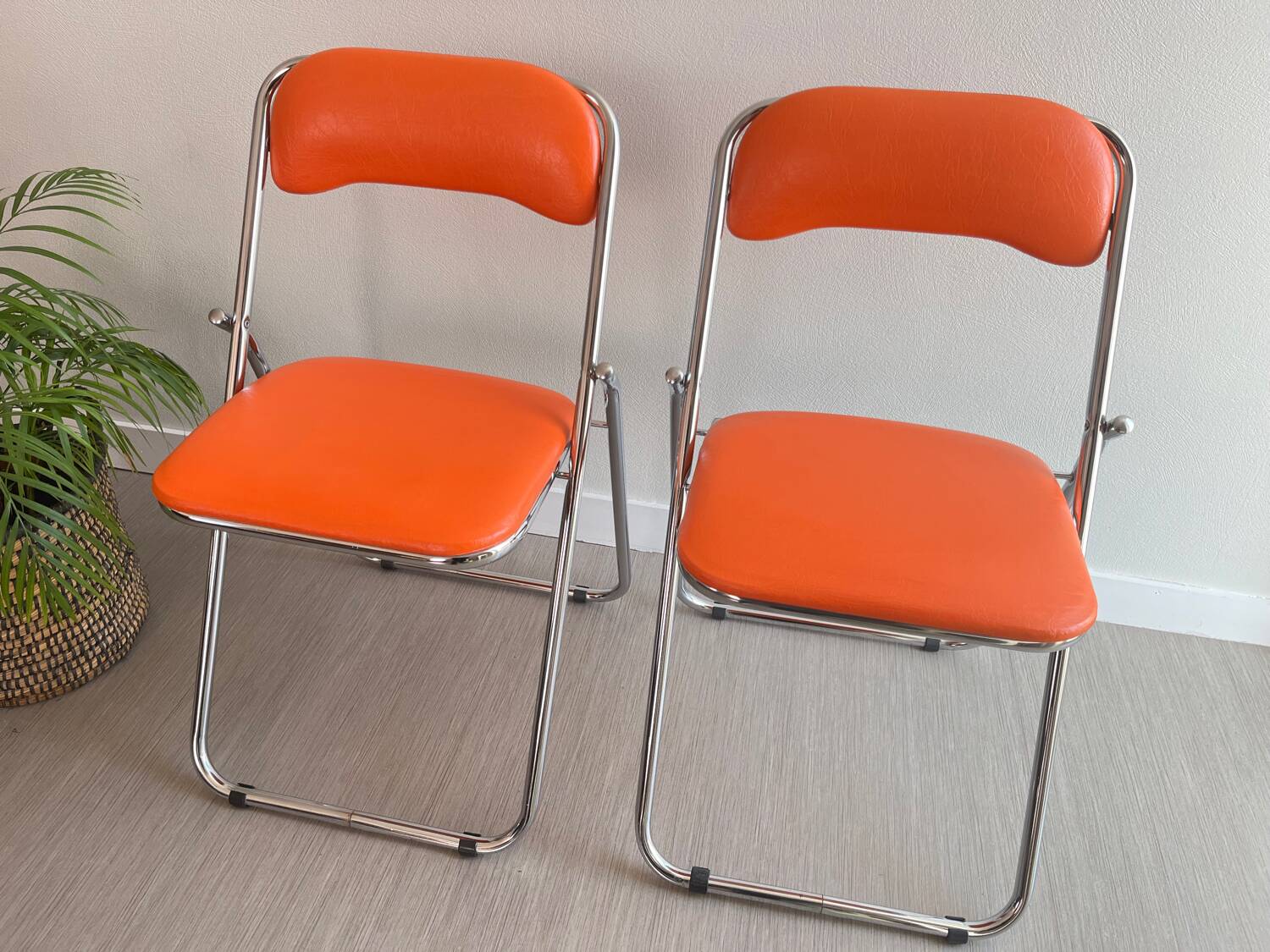 Chaises pliantes vintage chrome / skaï orange Soudexvinyl