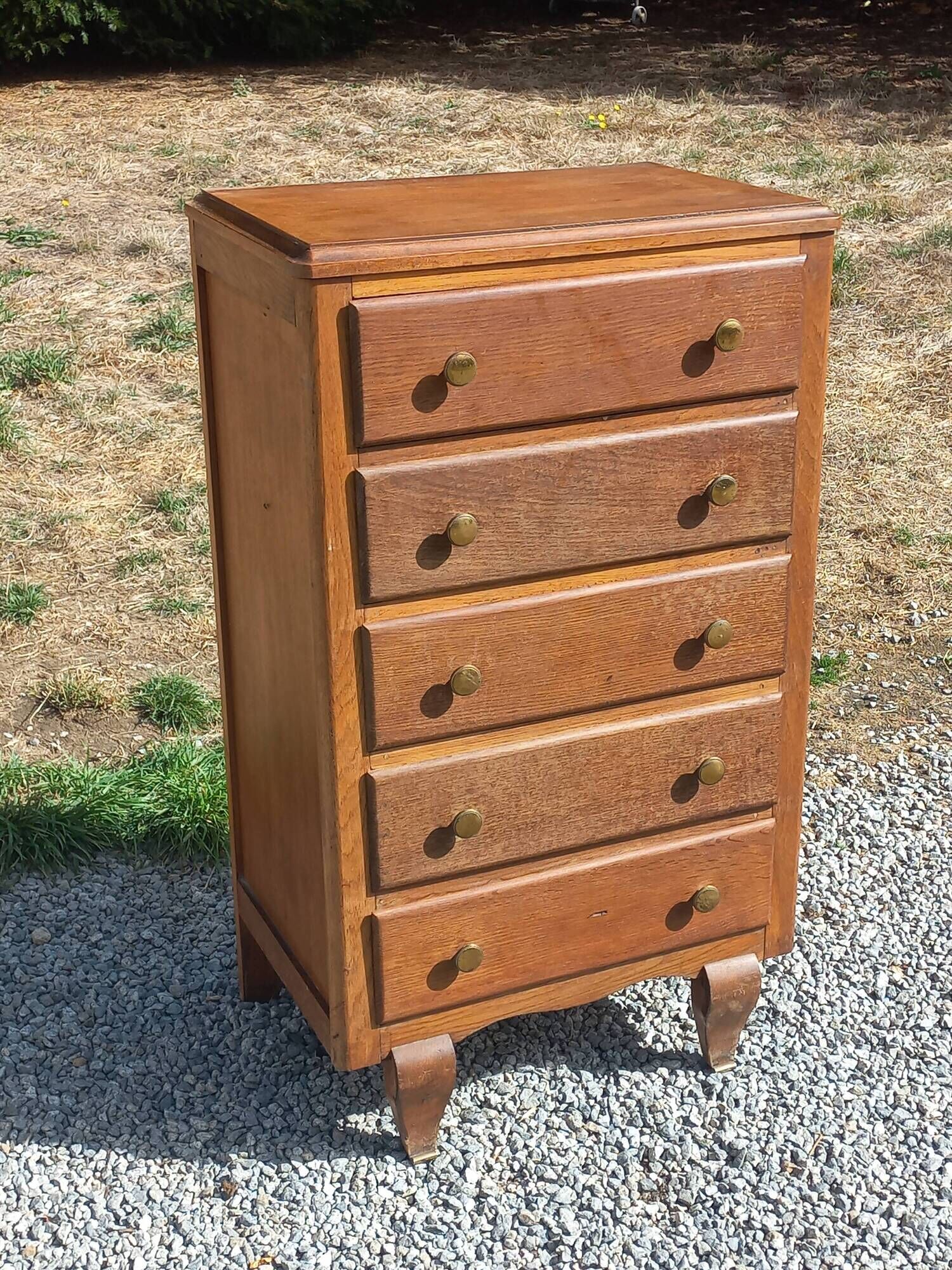 Vintage oak chest of drawers with 5 drawers from the 1950s.