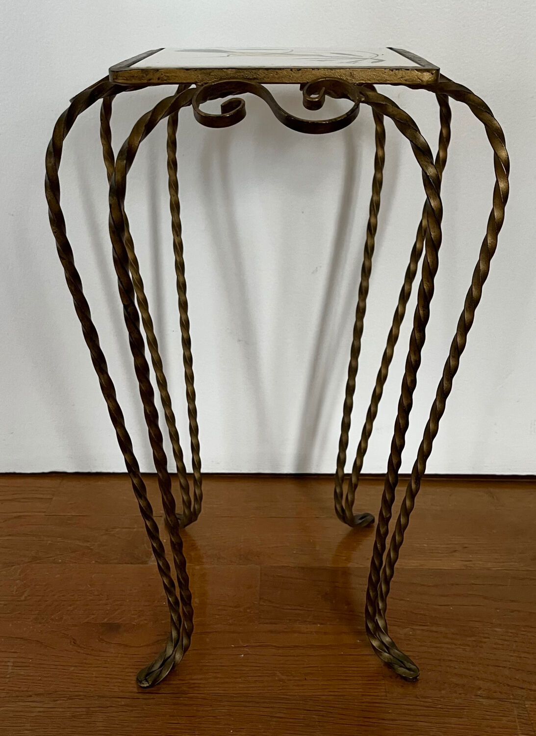 Wrought iron and earthenware harness