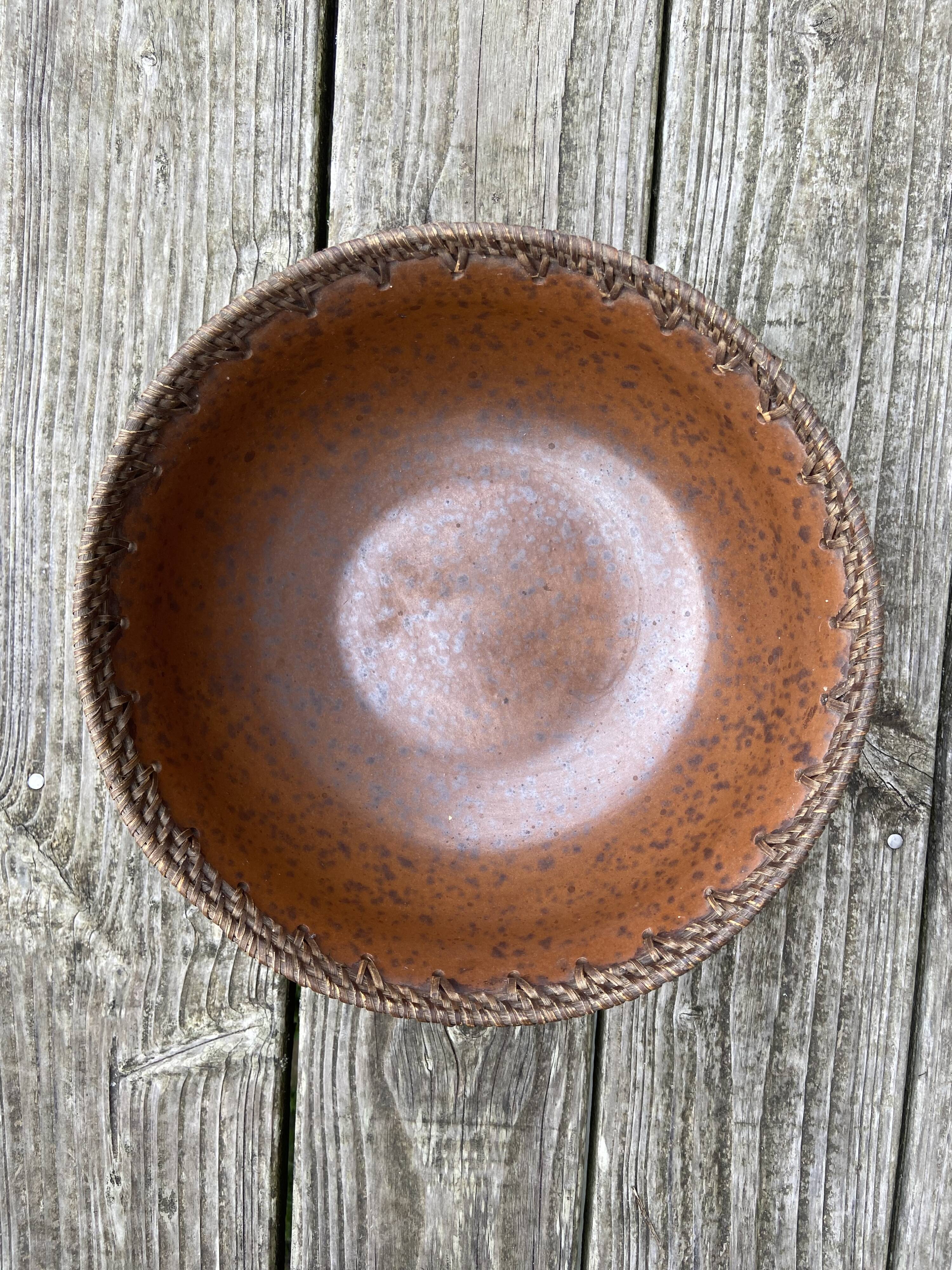 Set of 2 ceramic and wicker salad bowls