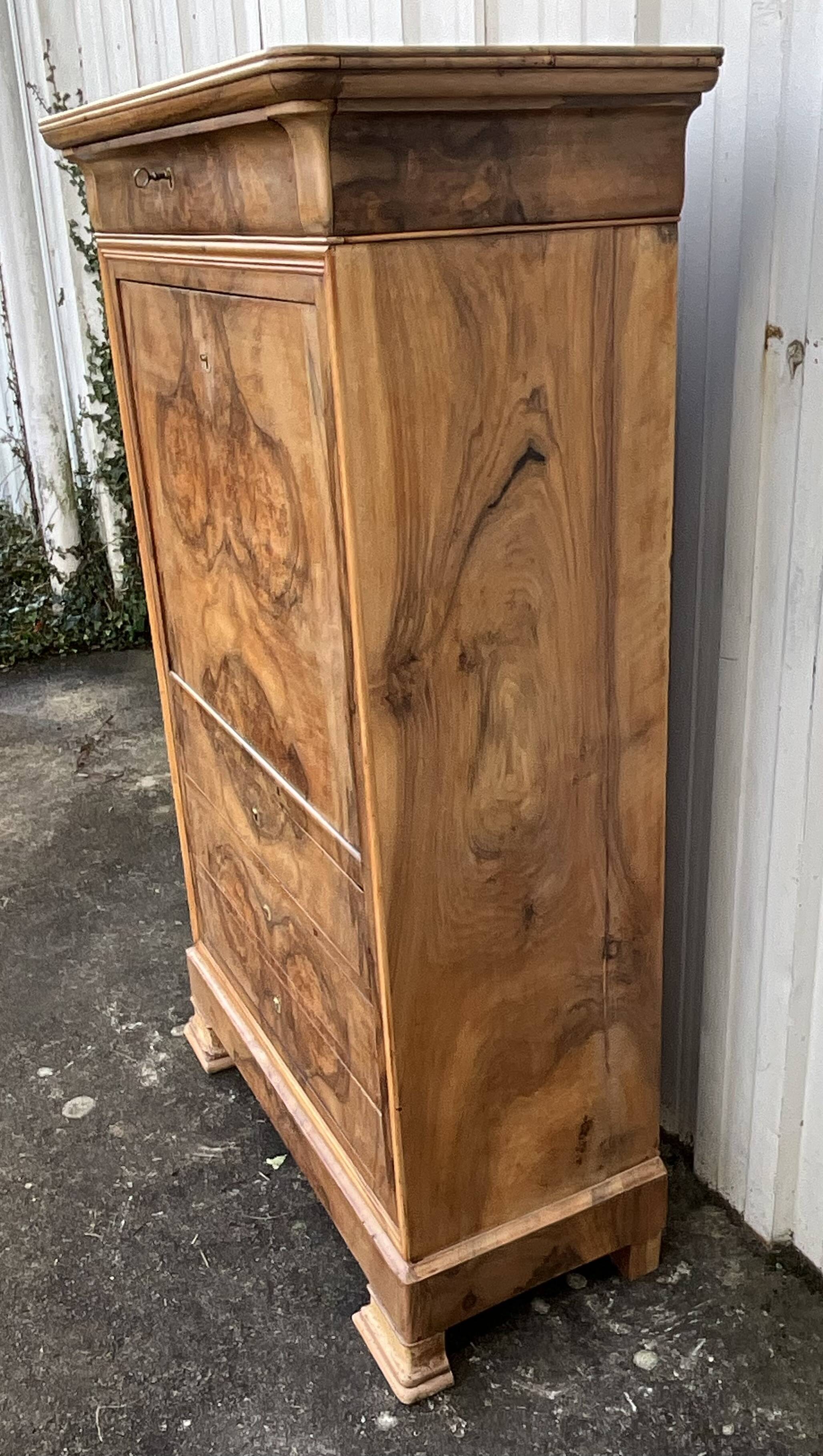 Louis-Philippe secretary, mid-19th century, in walnut burl.