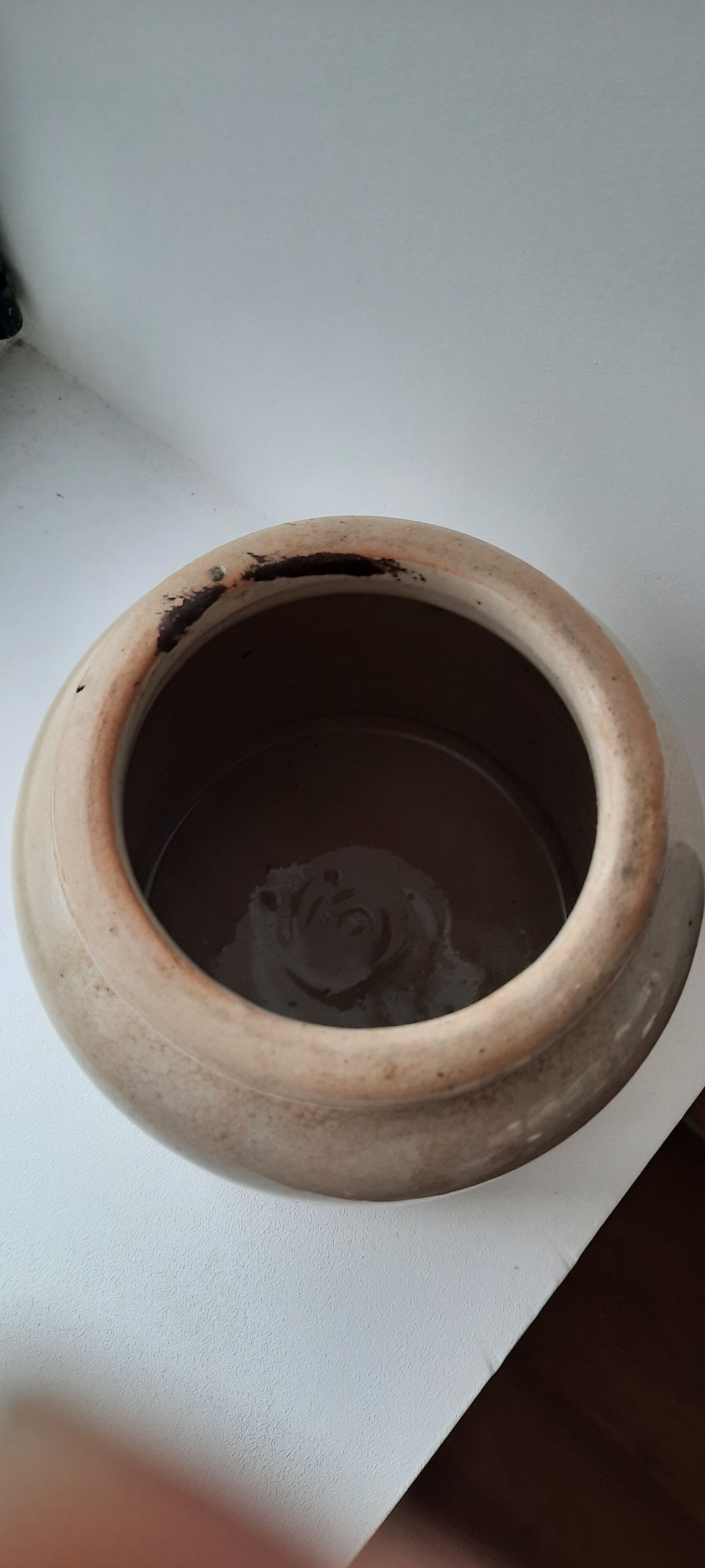 Varnished gre pot