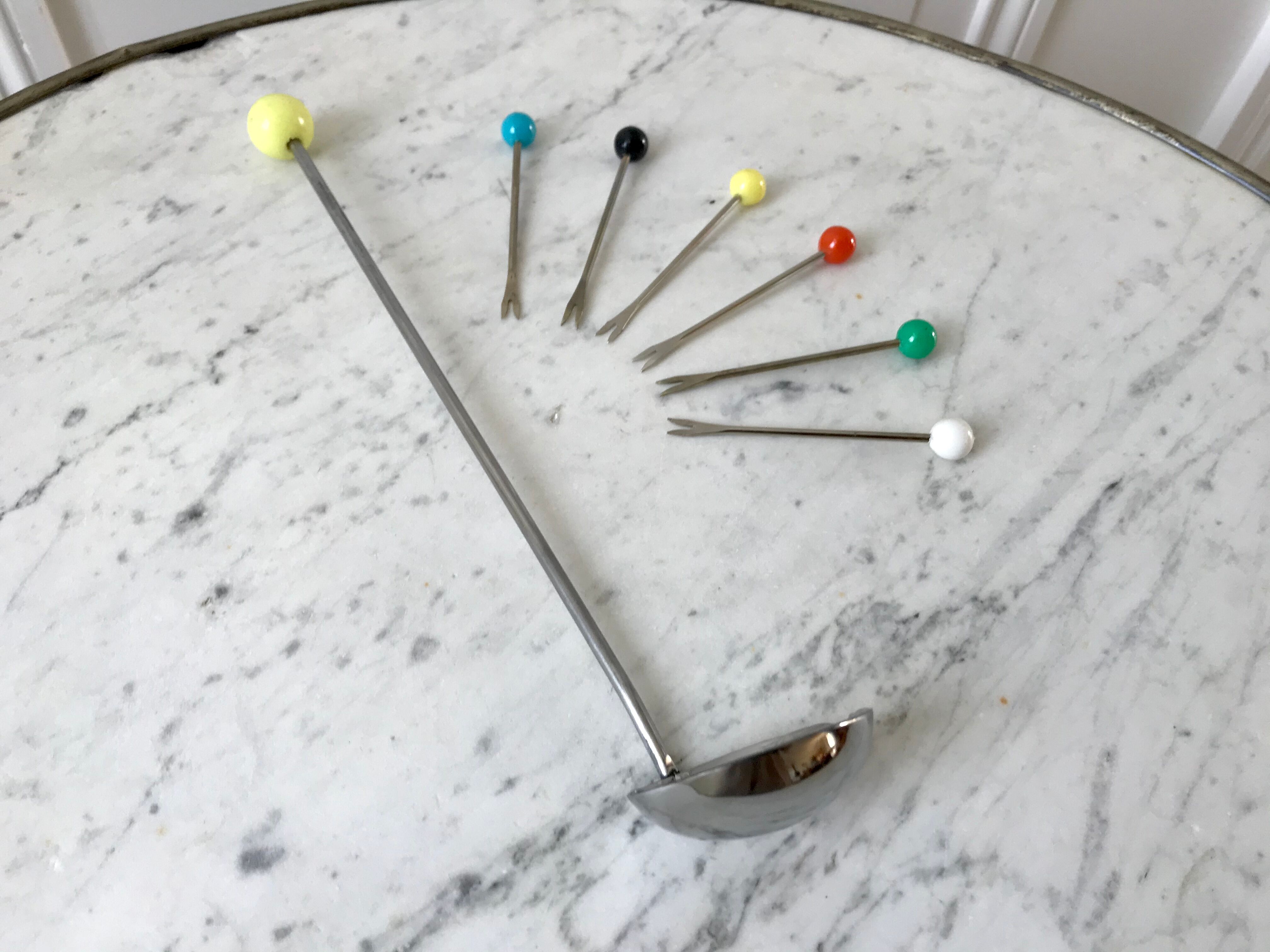 Set of seafood cutlery (ladle and 6 peaks) colorful 60s