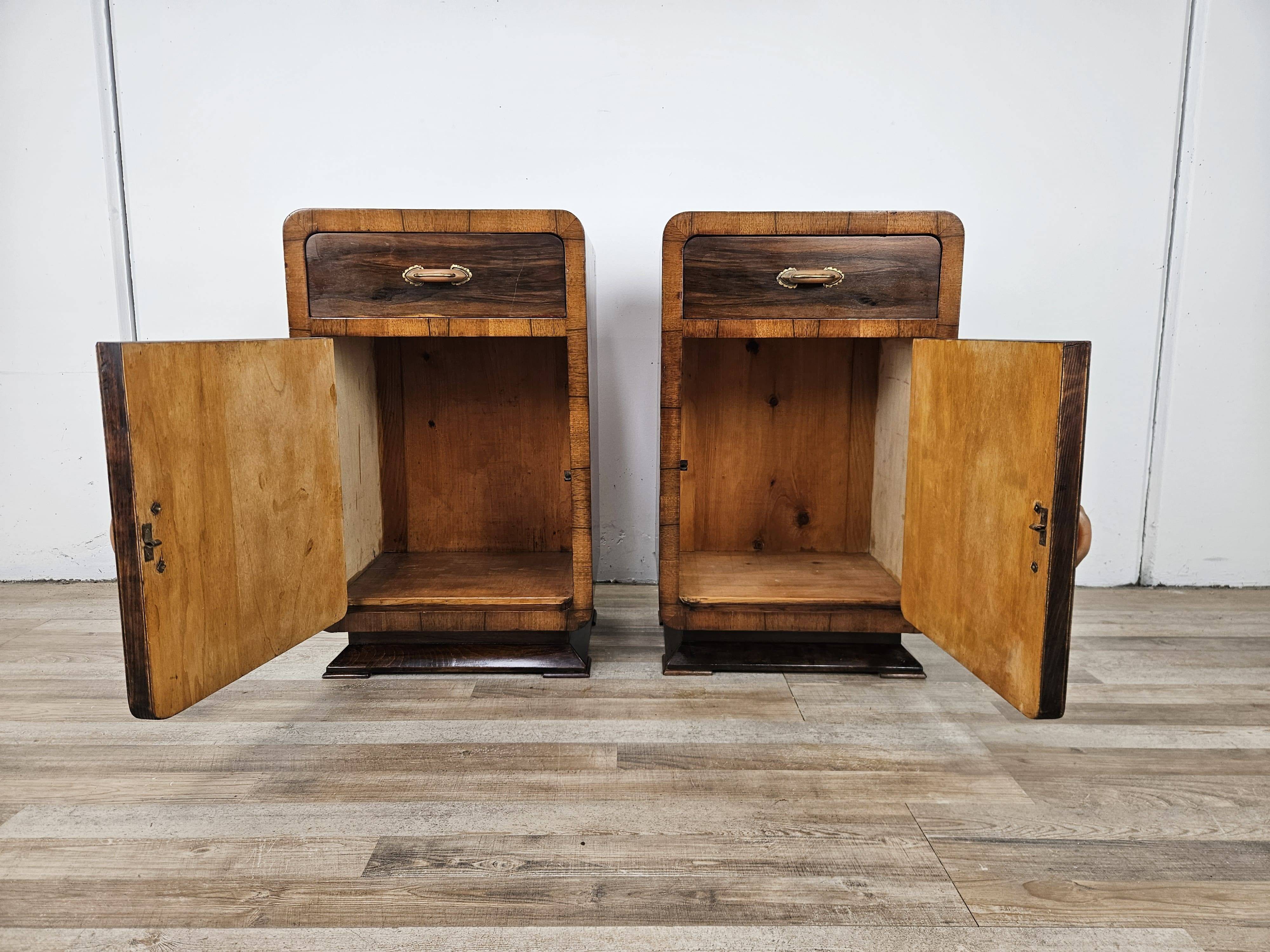 Art Decò walnut bedside tables with door and drawer
