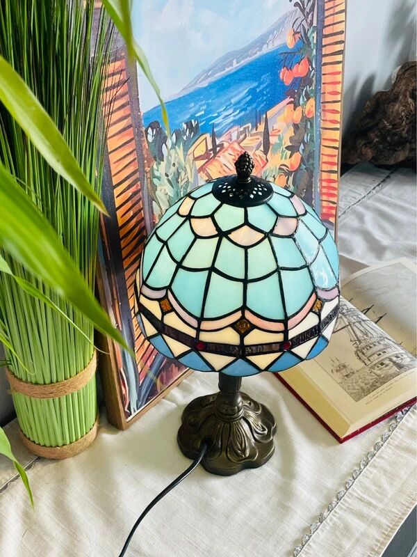 Vintage and Tiffany inspiration lamp | Coloured glass in blue & pastel pink
