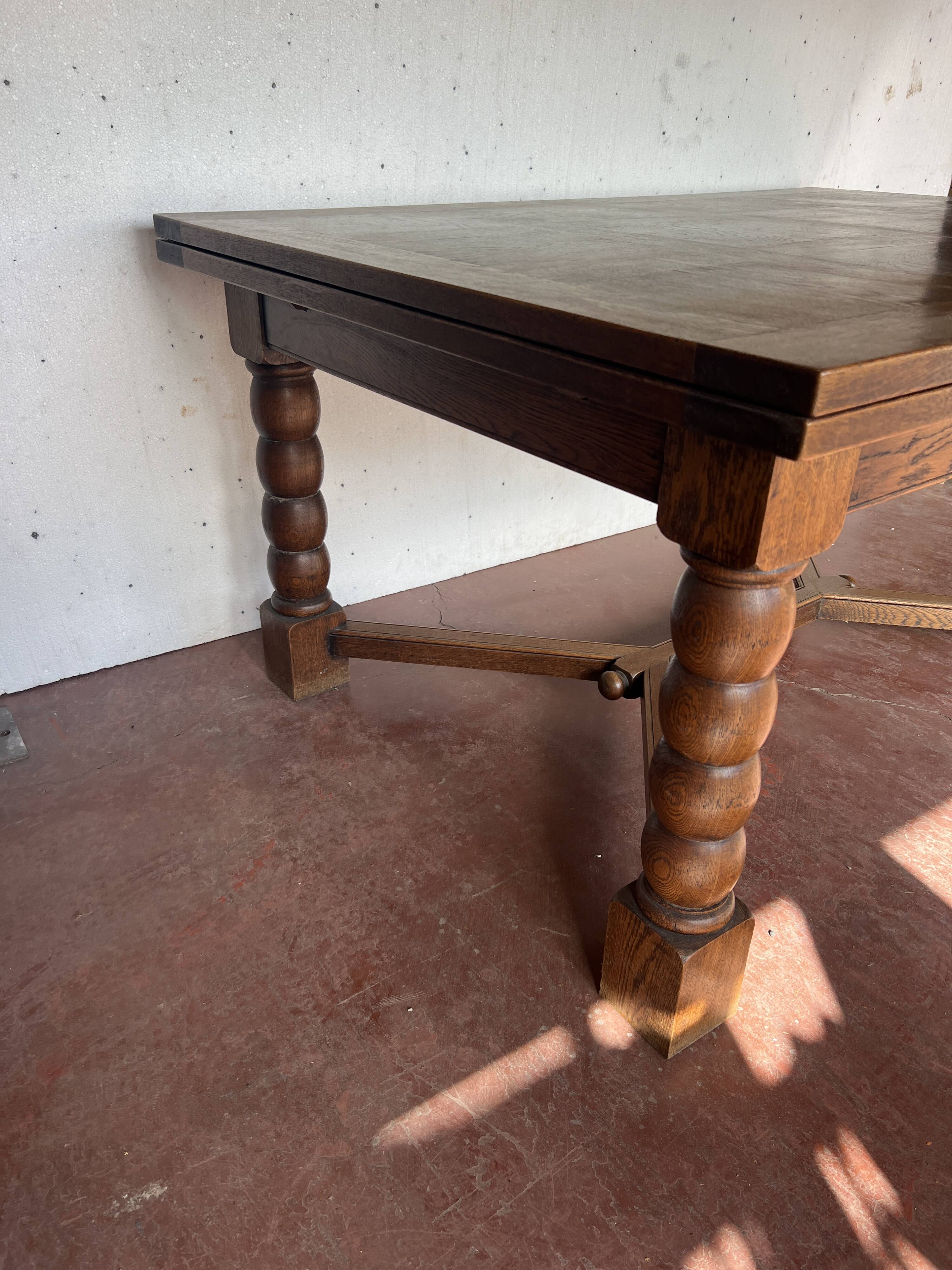 Renaissance-style solid oak table, 20th century.