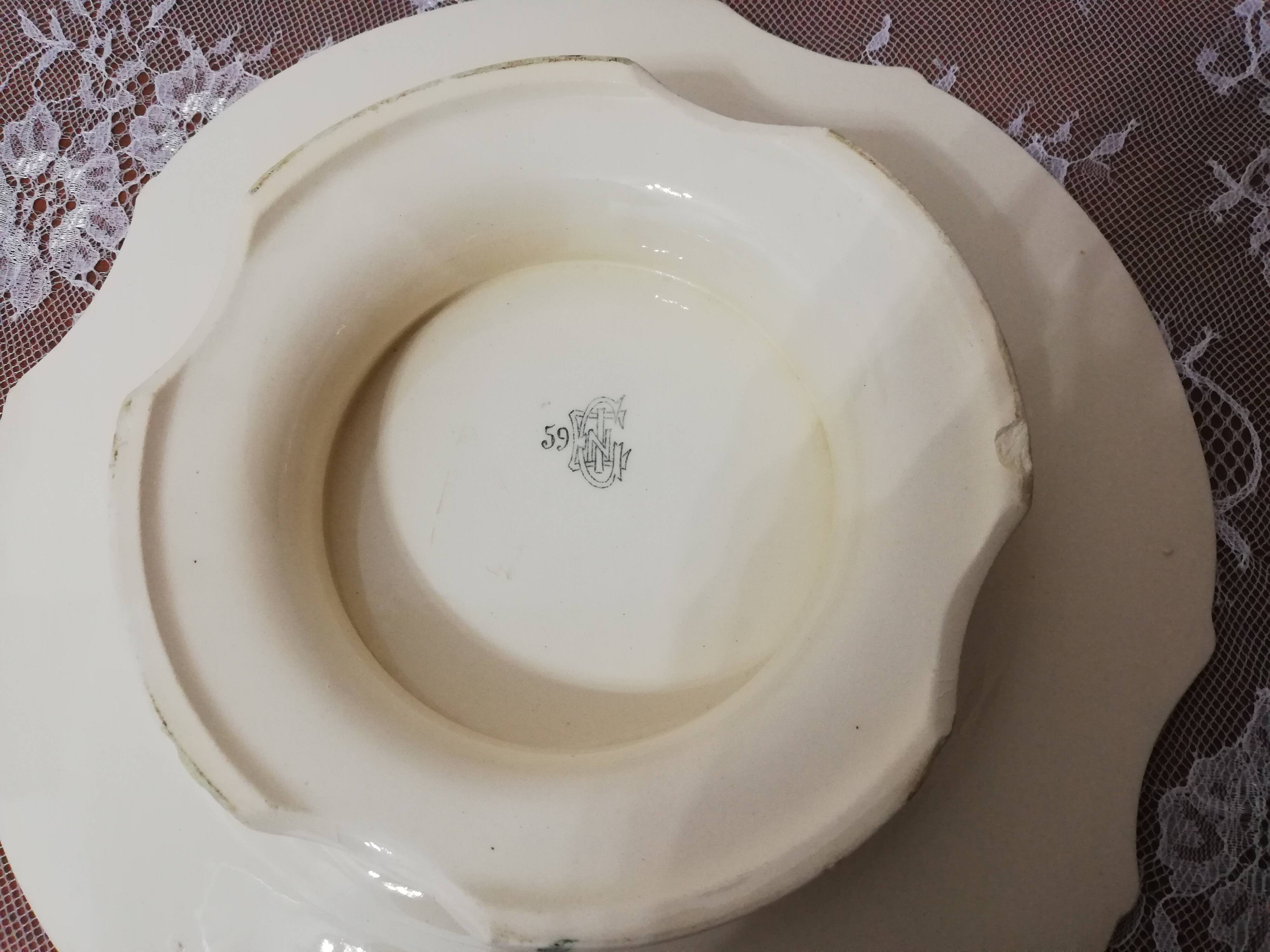 Fruit dishes or stews in iron earth Gien