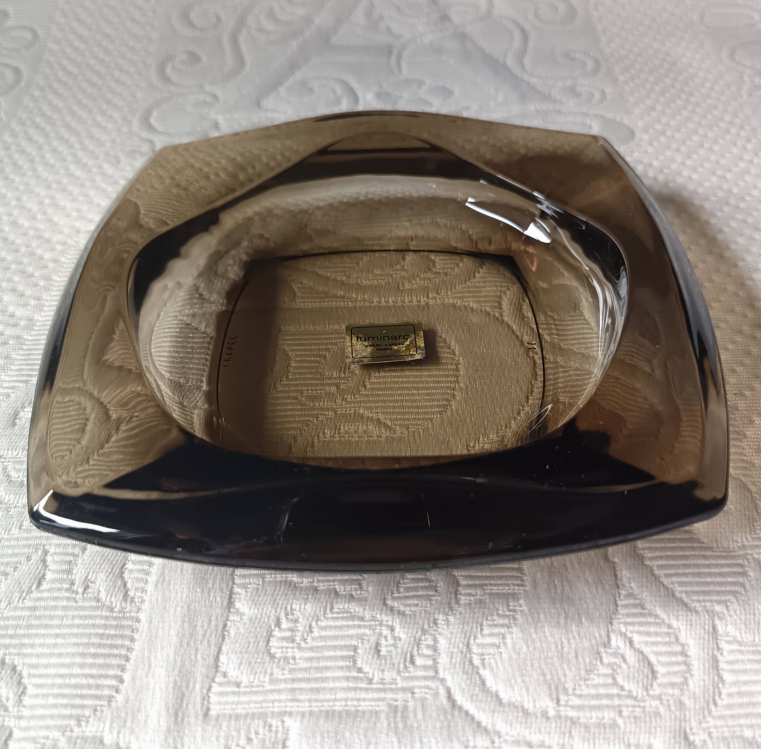 Vintage Luminarc ashtray from the 60s/70s in smoked glass.