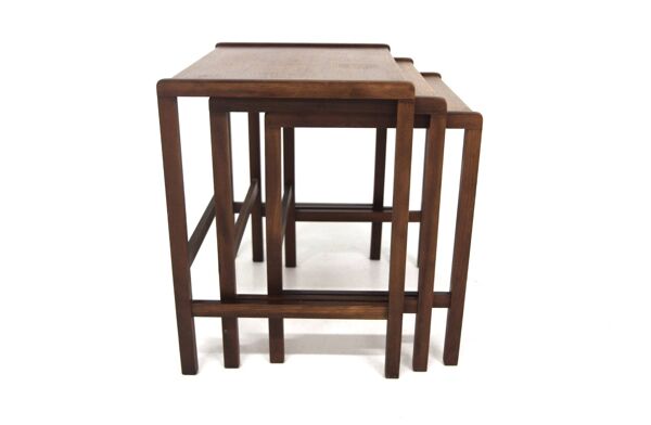 Tables ''gigogne'' en teck  Suède, 1960
