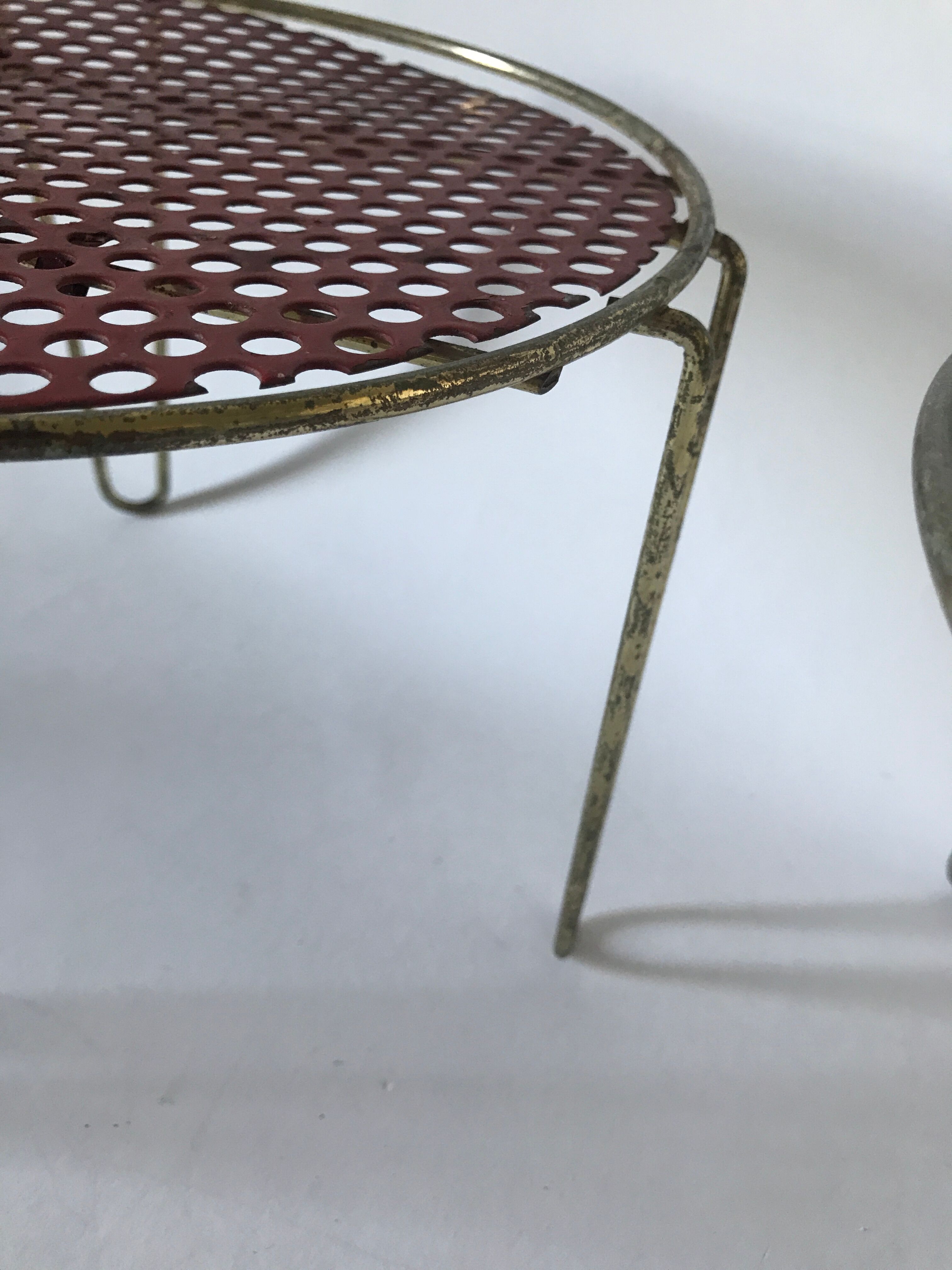 2 table plant-holders tripod red perforated sheet metal