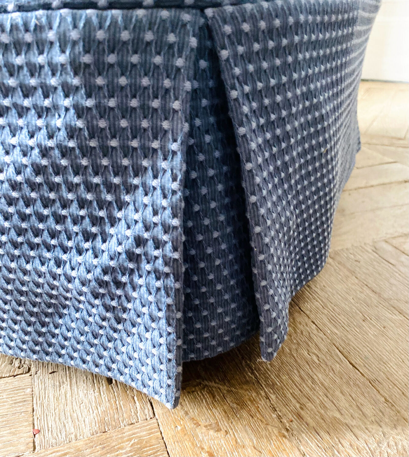 Paire de fauteuils crapauds Napoleon III tapisserie bleue - France 19eme siècle