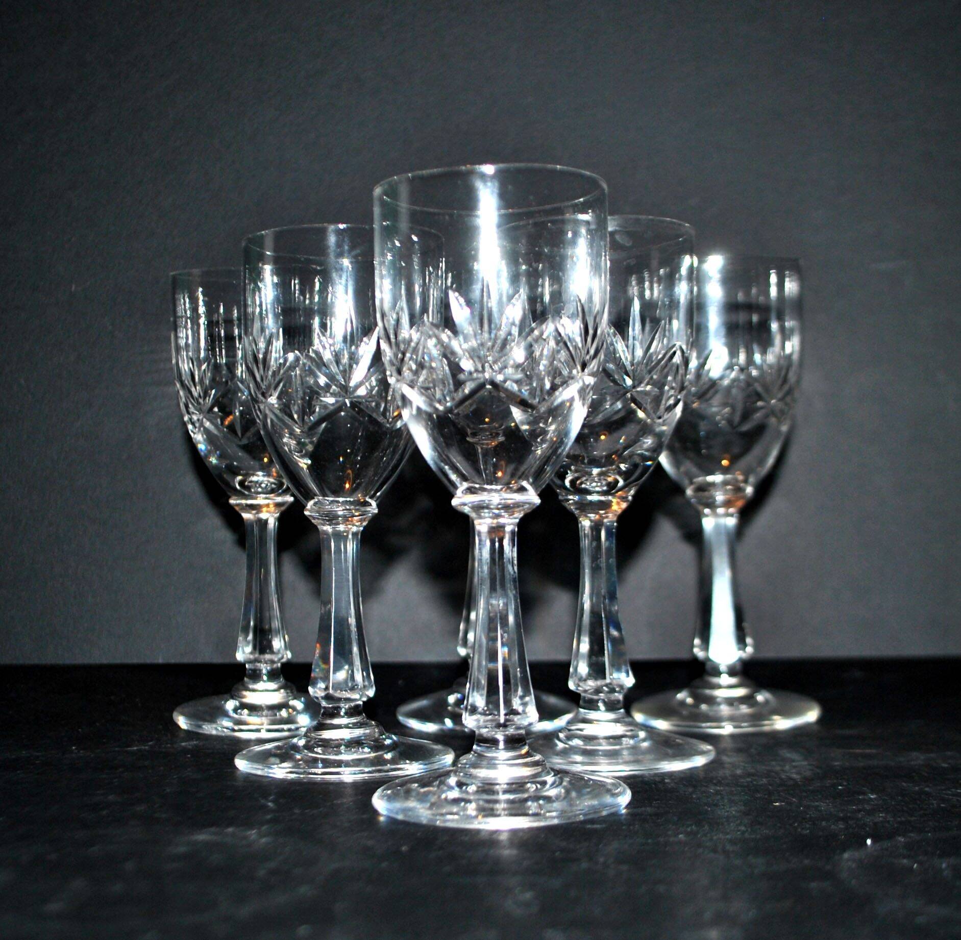 Saint-Louis set of 6 stemmed crystal glasses with palmette design, circa 1900, H11.5
