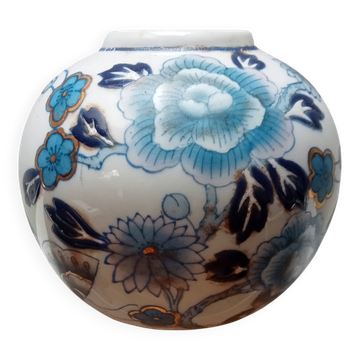 round porcelain vase from China, 19th century, glazed, diameter 11 cm, height 10 cm