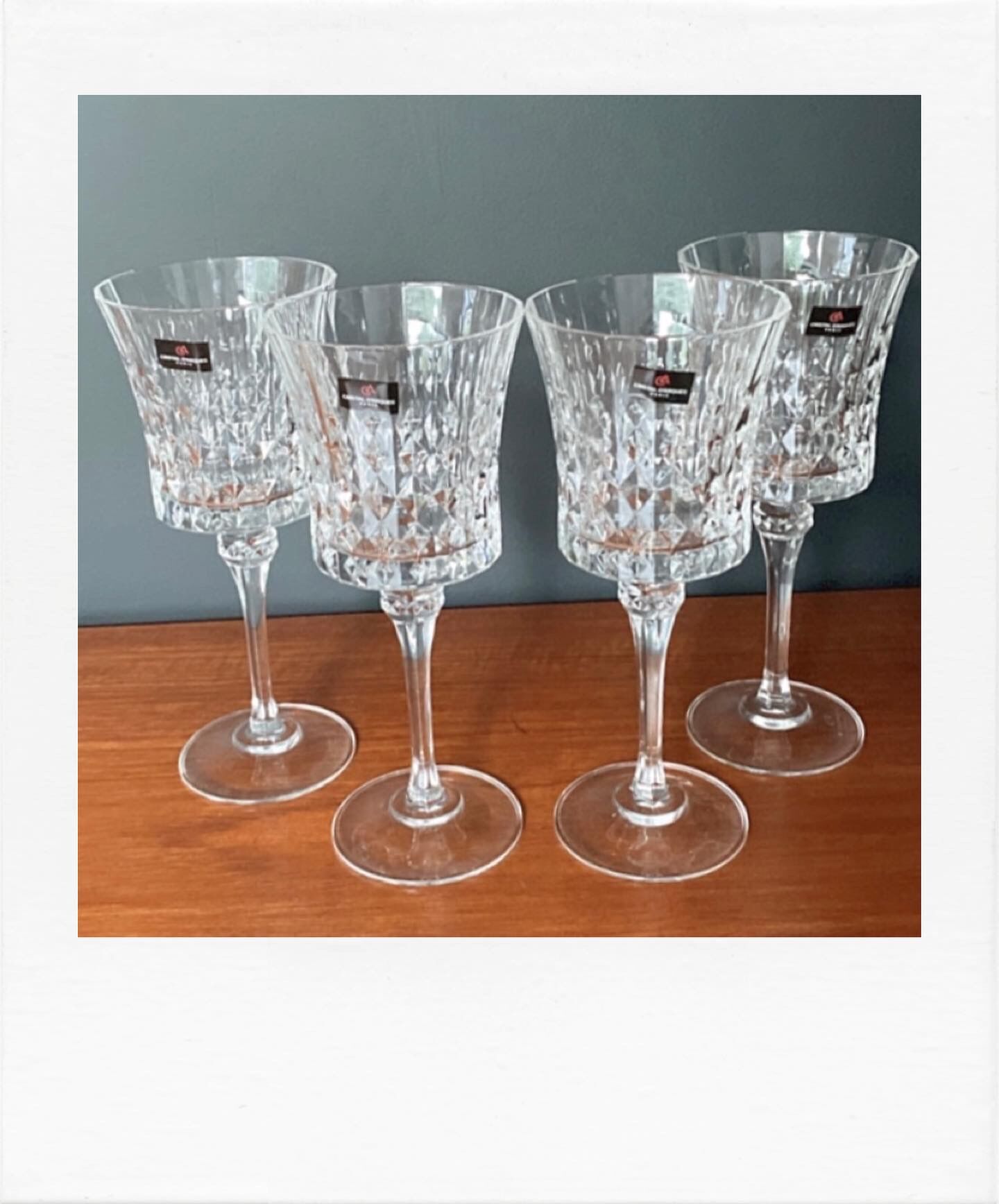 Set 4 crystal wine glasses