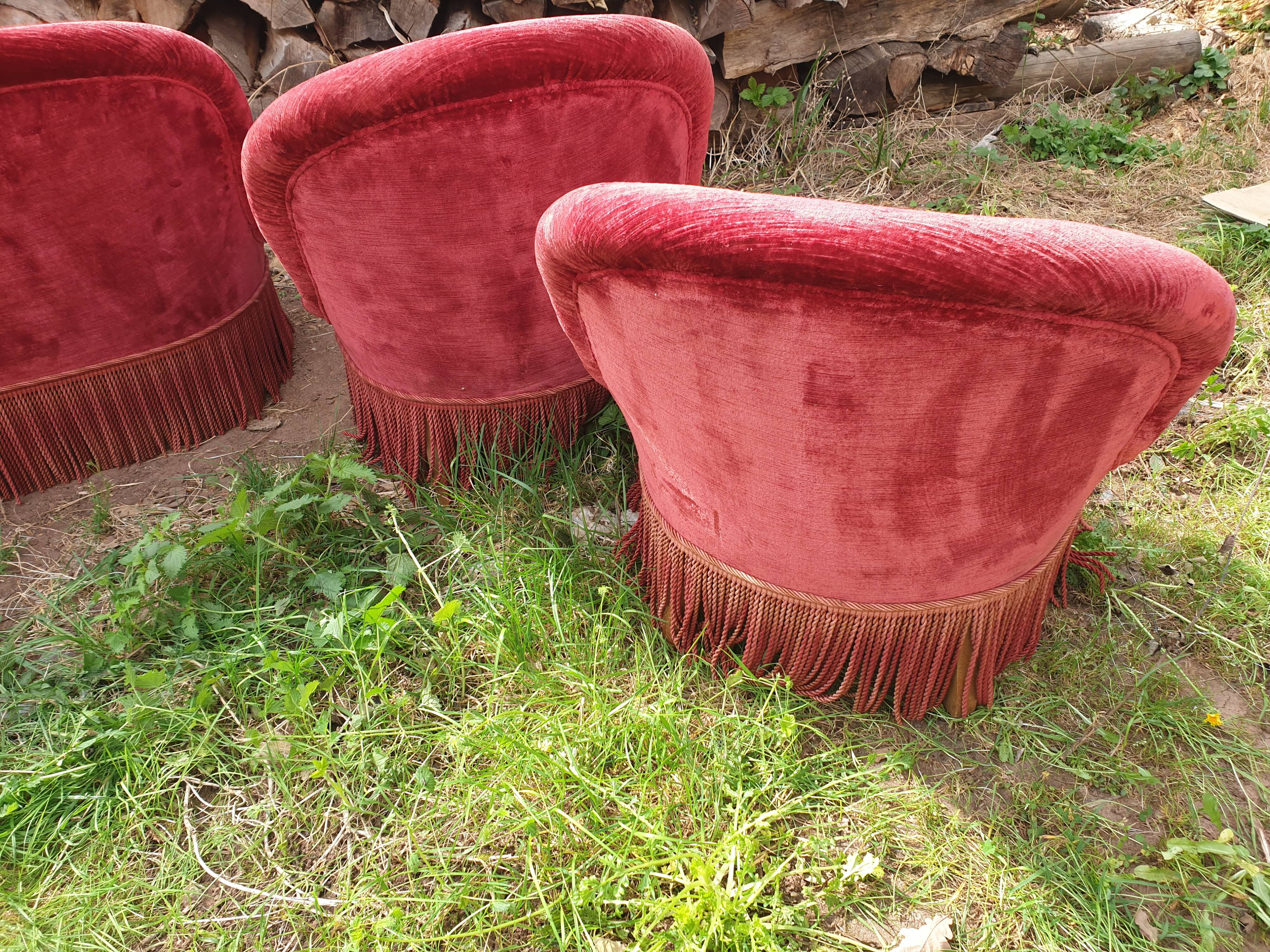 sofa/seating lounge set and 4 toad chairs