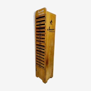 Vitrine armoire à fils par Amann Nähseide