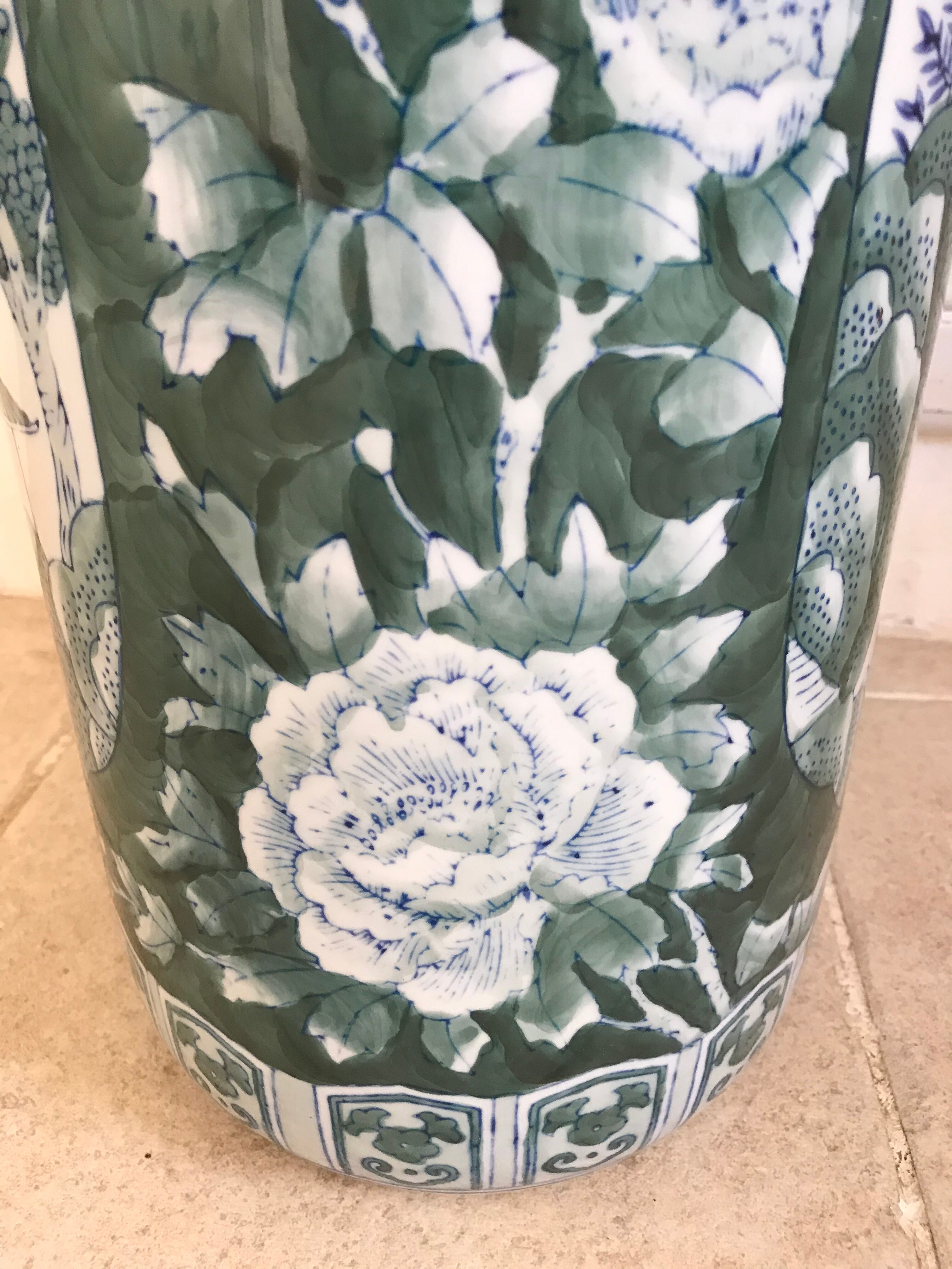 Porcelain roller umbrella holder