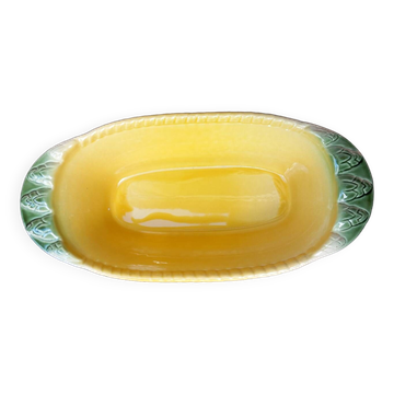 Oval and hollow earthenware plate with slip decoration.