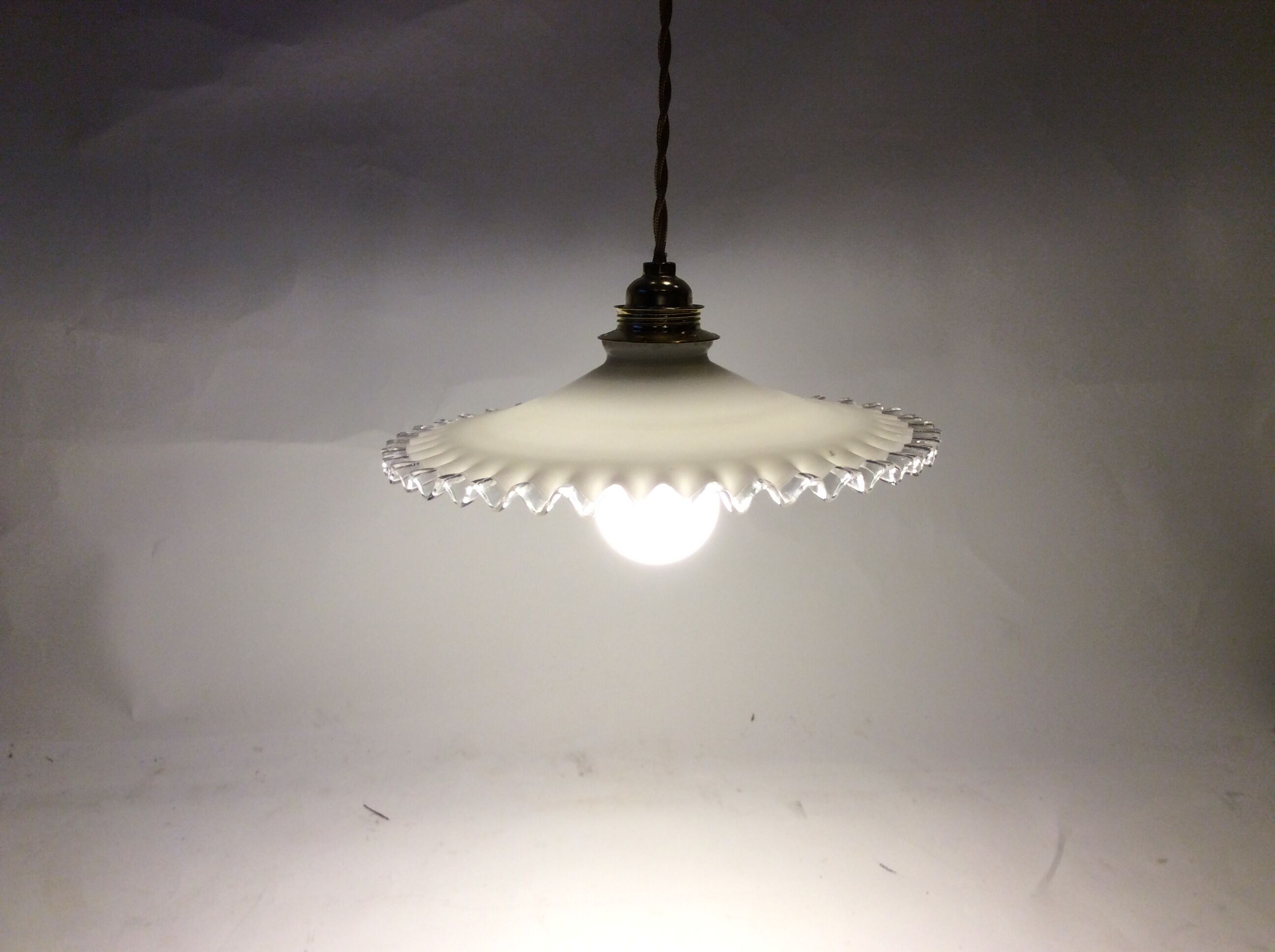 Vintage opaline suspension
