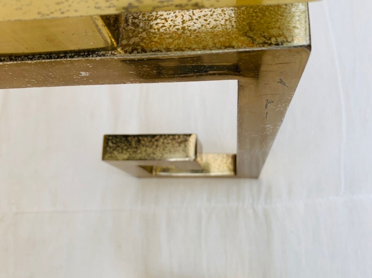 Paire de tables d’appoint laiton et verre circa 1970/80