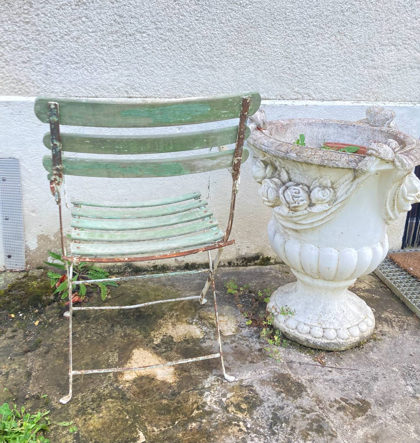 Large 19th century foldable garden armchair in wrought iron and wood