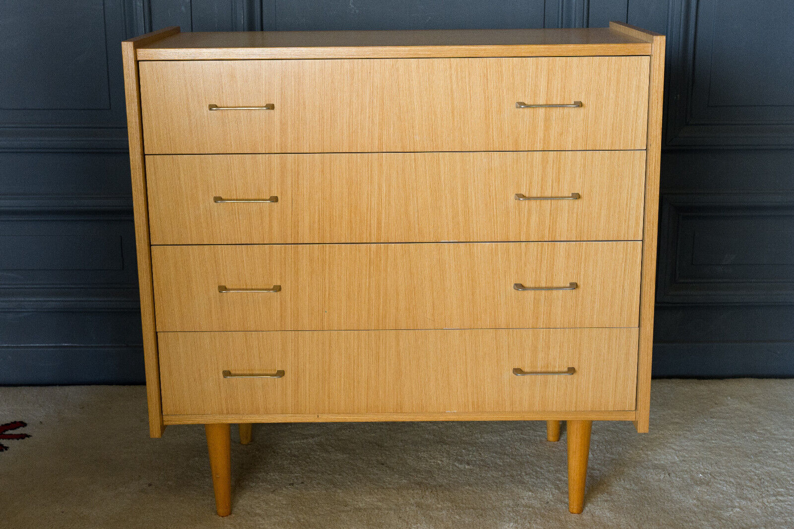 Light wood chest of drawers 4 drawers 1960 Spindle legs