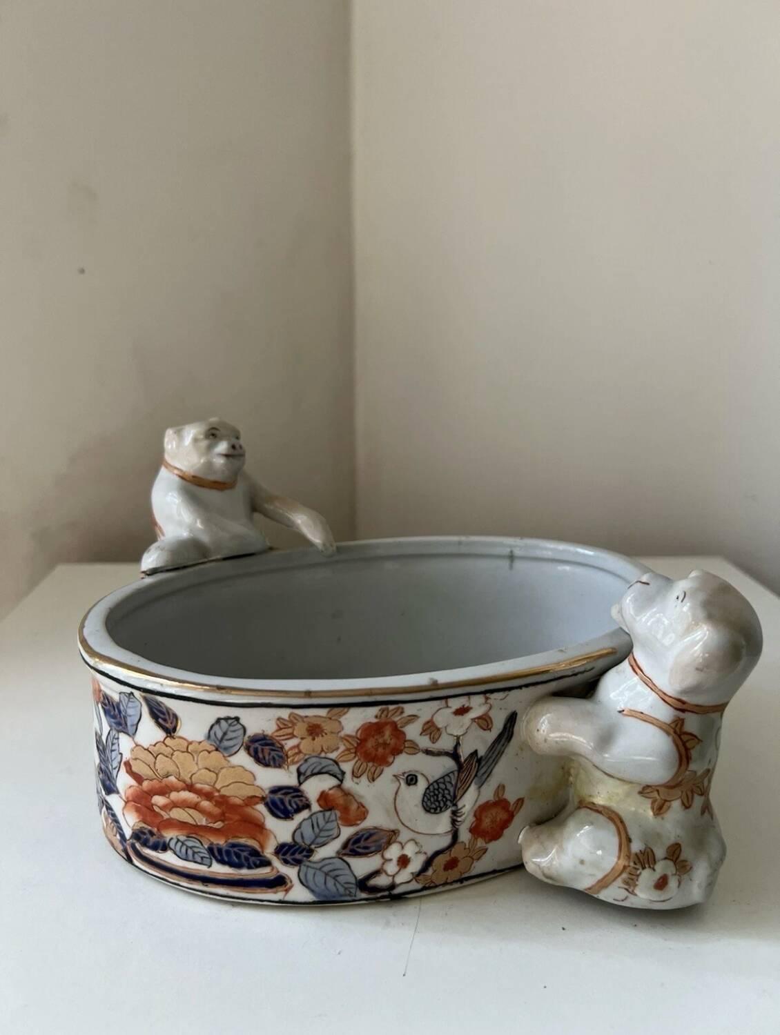 Antique Imari planter with zoomorphic dog decoration, 19th century