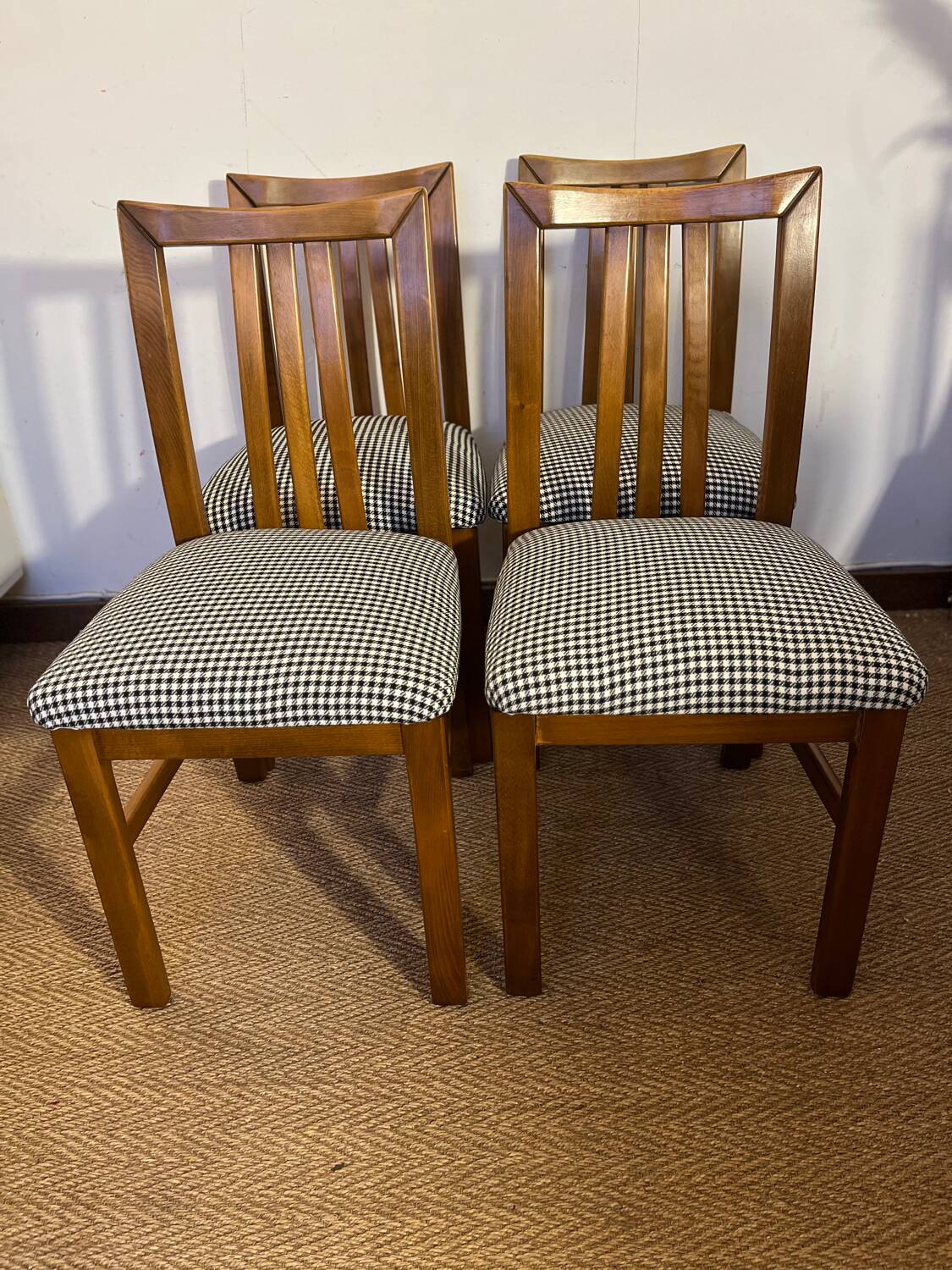 Set of 4 vintage wooden chairs