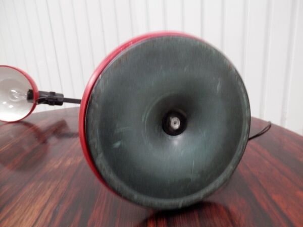 Lampe de bureau Guzzini rouge d'Italie des années 70