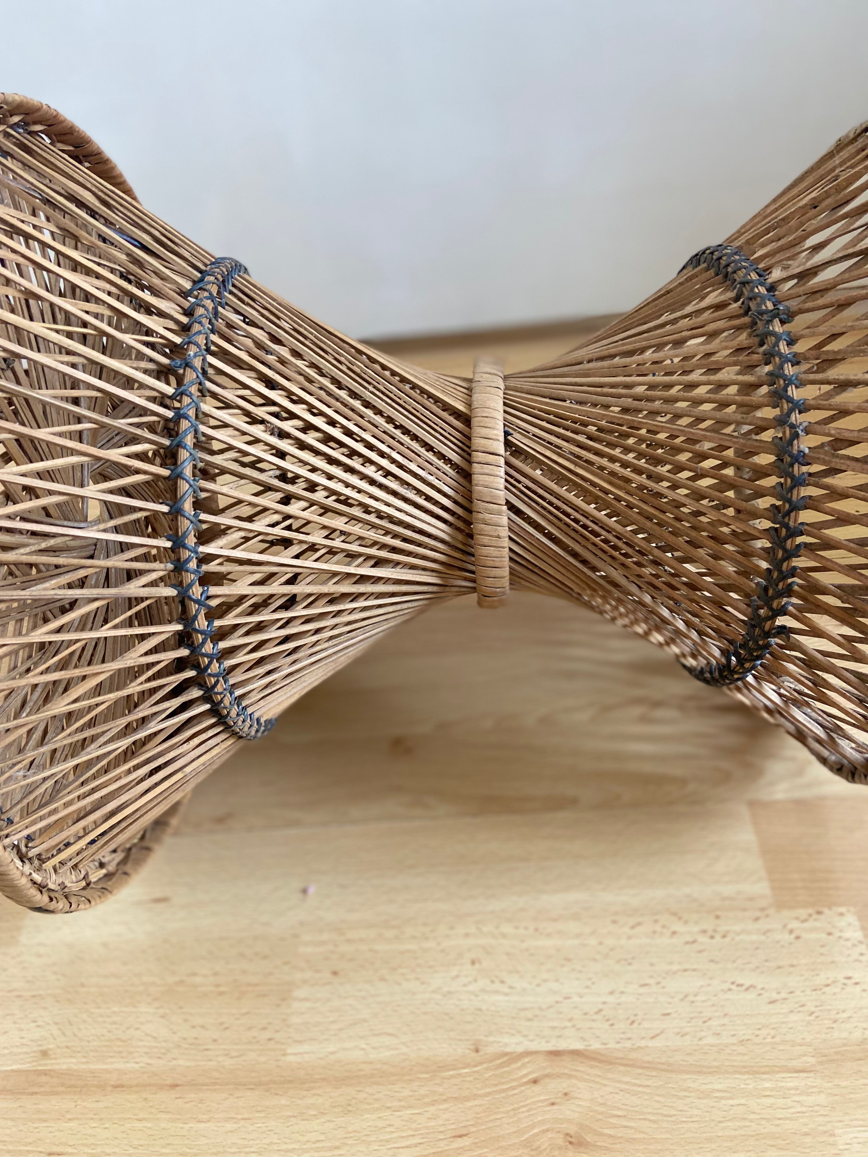 Diabolo rattan stool