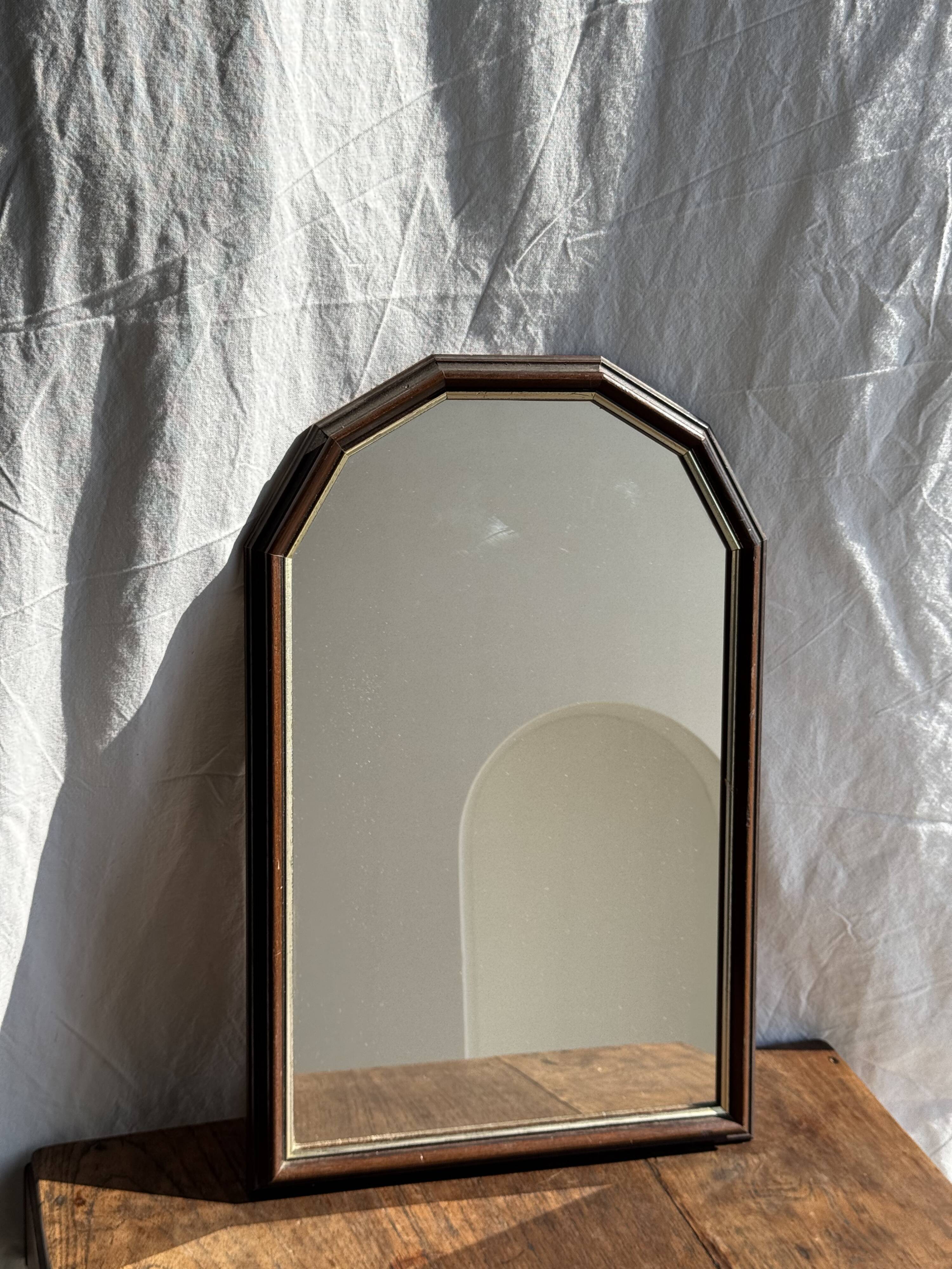 Small rounded mirror, wooden frame, gold frame H49.5