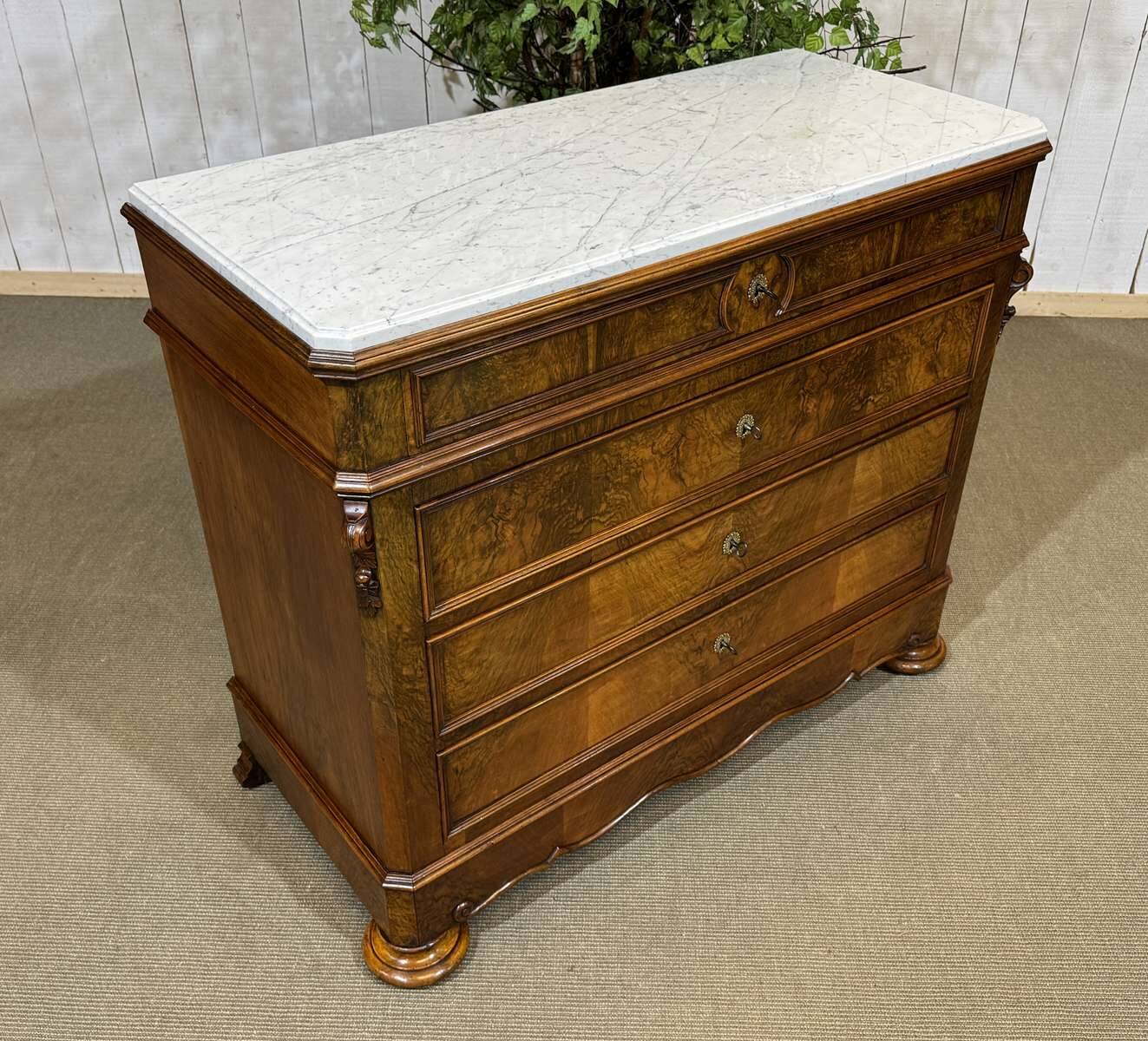 Napoleon III commode in walnut, fir and white marble from the 19th century.
