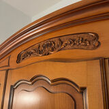 Armoire 3 portes en merisier style Régence