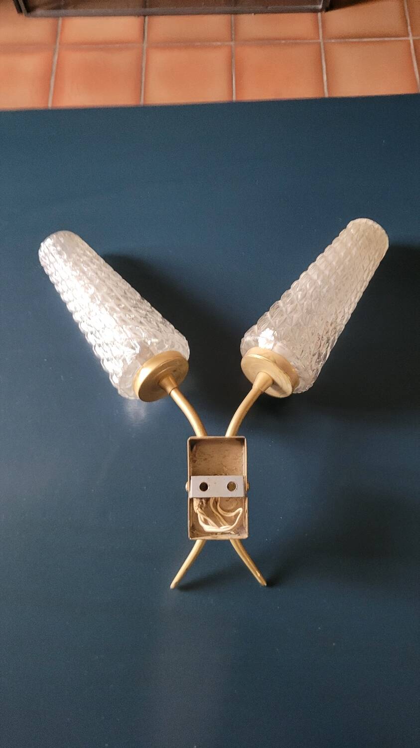 Golden metal wall light with 2 branches